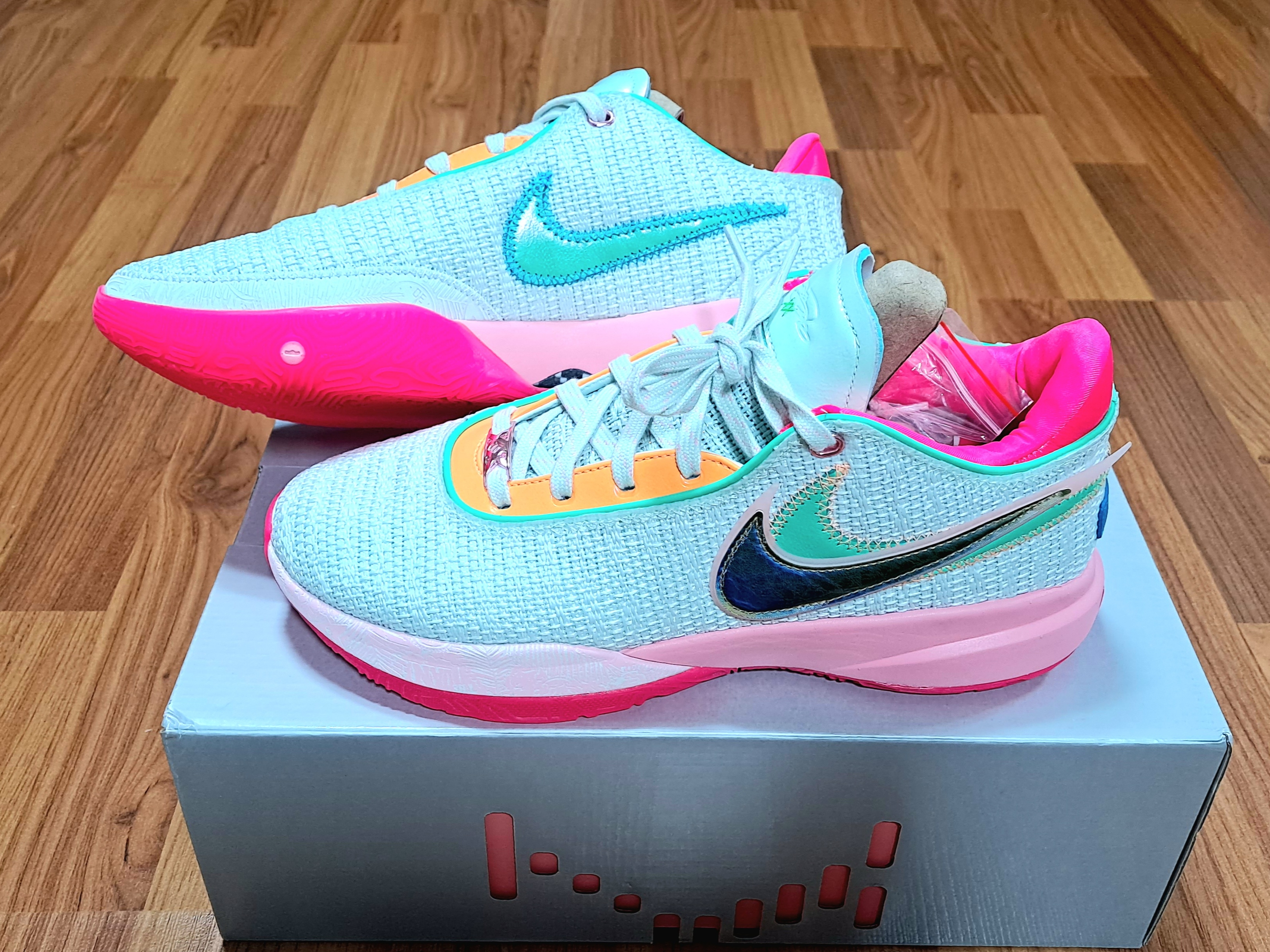 Nike LeBron XX EP Barely Green 착용 스타일 - 4