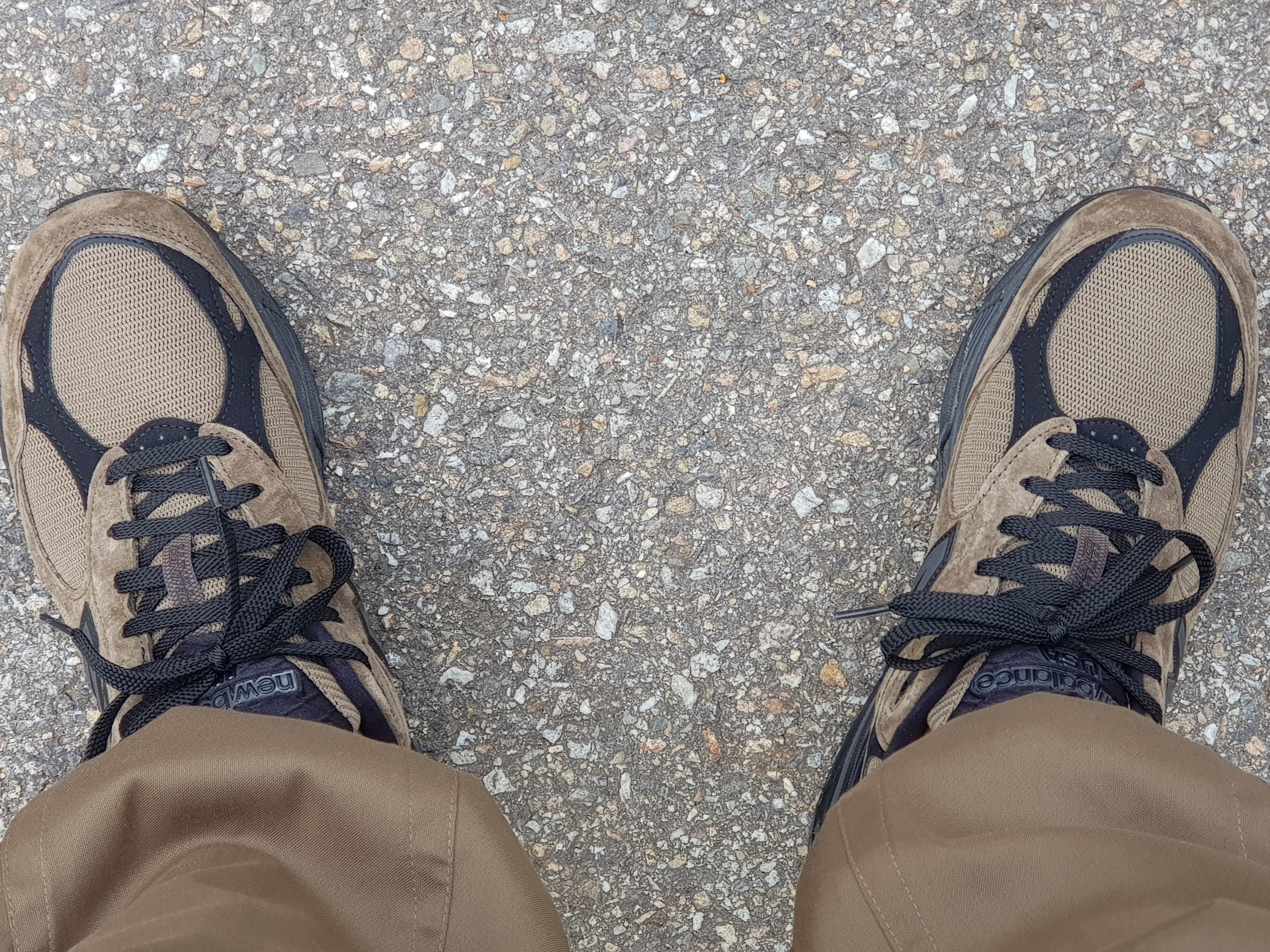 New Balance x JJJJound 990v3 Brown Black 착용 스타일 - 1