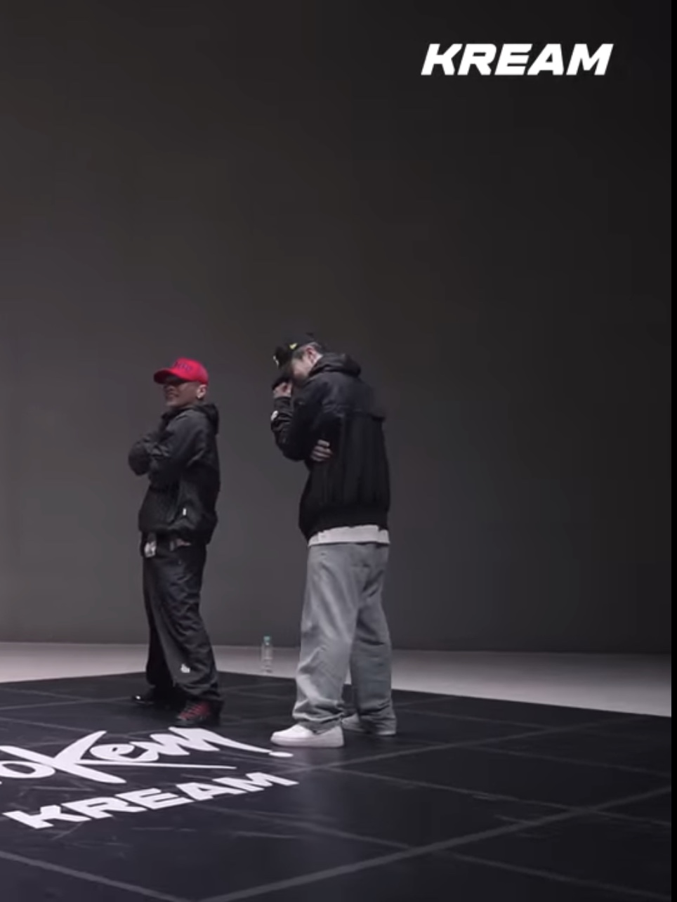 Palace Panelled Shell Jacket Black - 22FW, Palace Panelled Shell Joggers Black - 22FW 착용 스타일 - 3