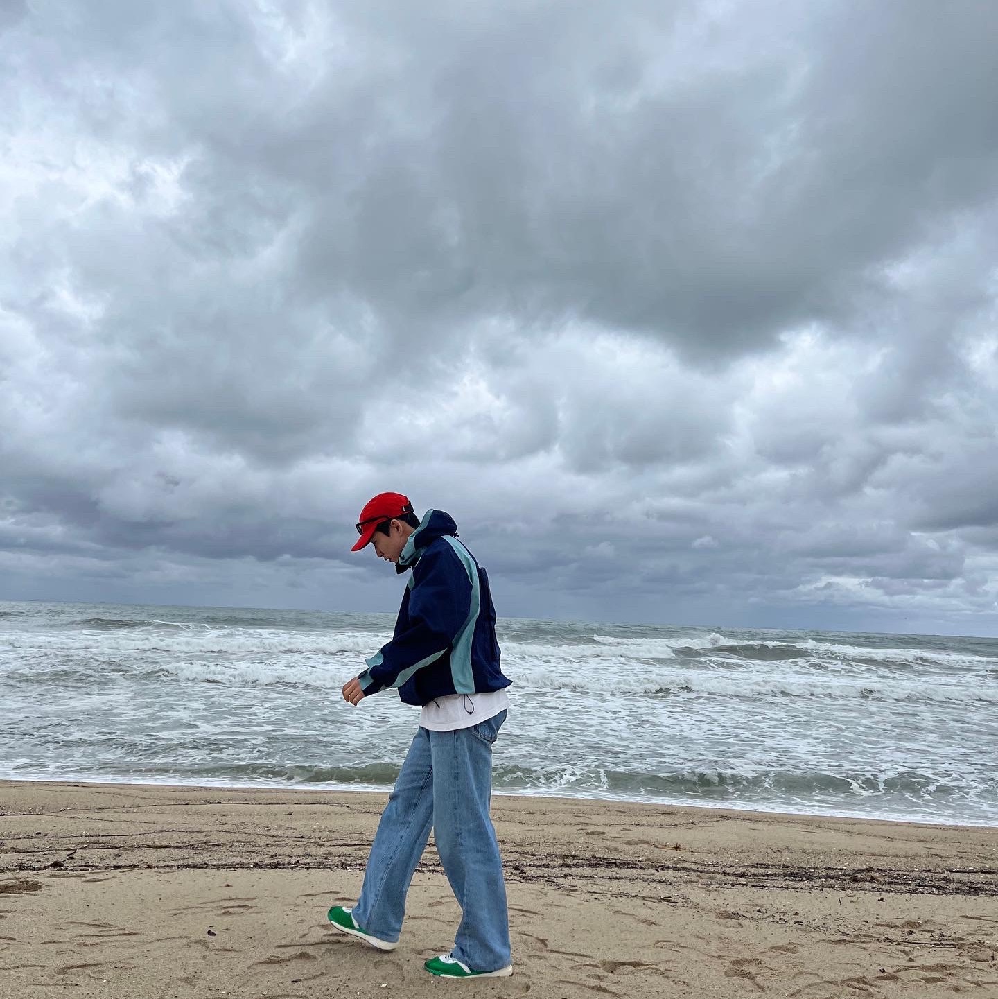 Supreme Gore-Tex Paclite Jacket Navy - 22SS, Nike NRG ACG Tailwind Cap Habanero Red Deep Royal 착용 스타일 - 2