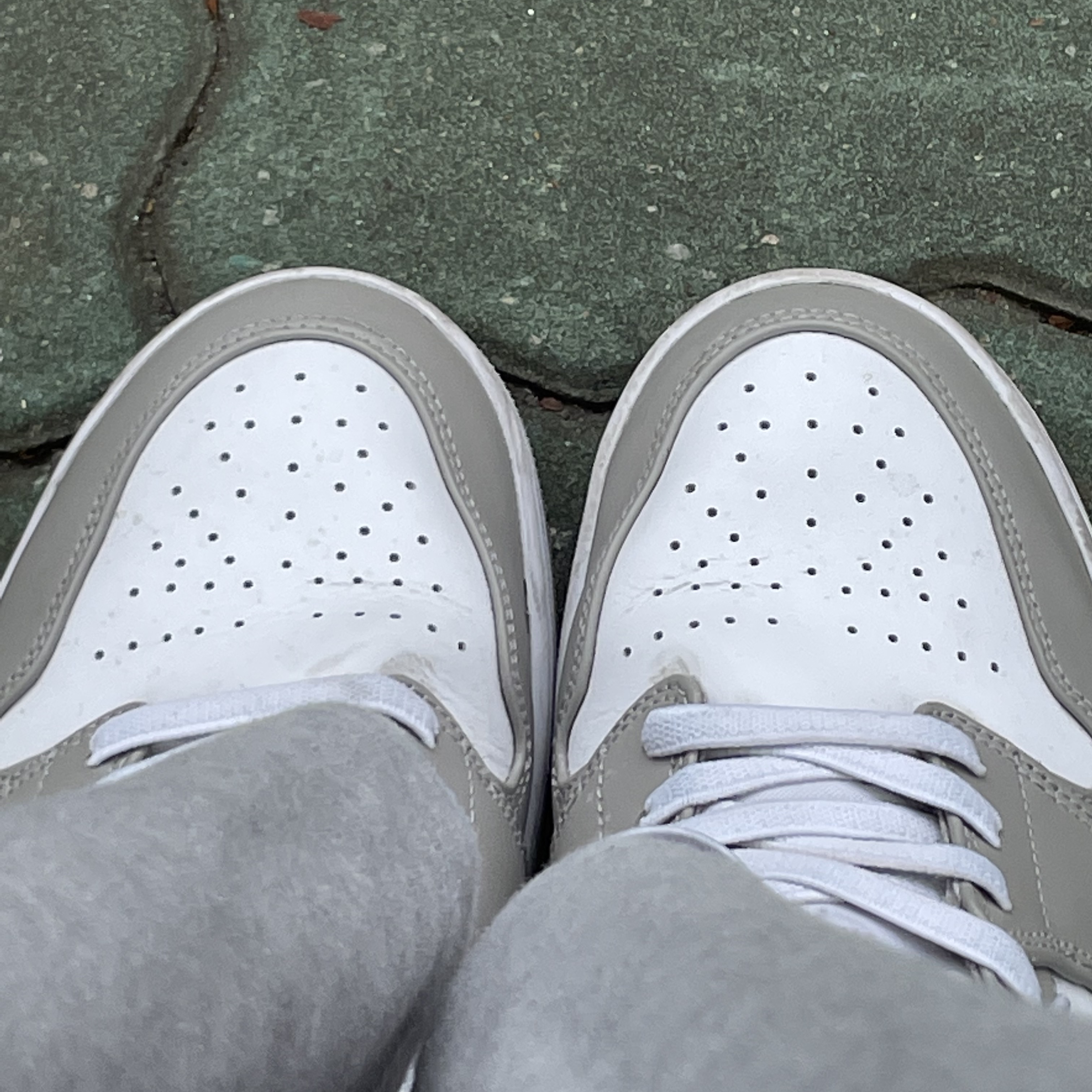 Jordan 1 Mid College Grey 착용 스타일