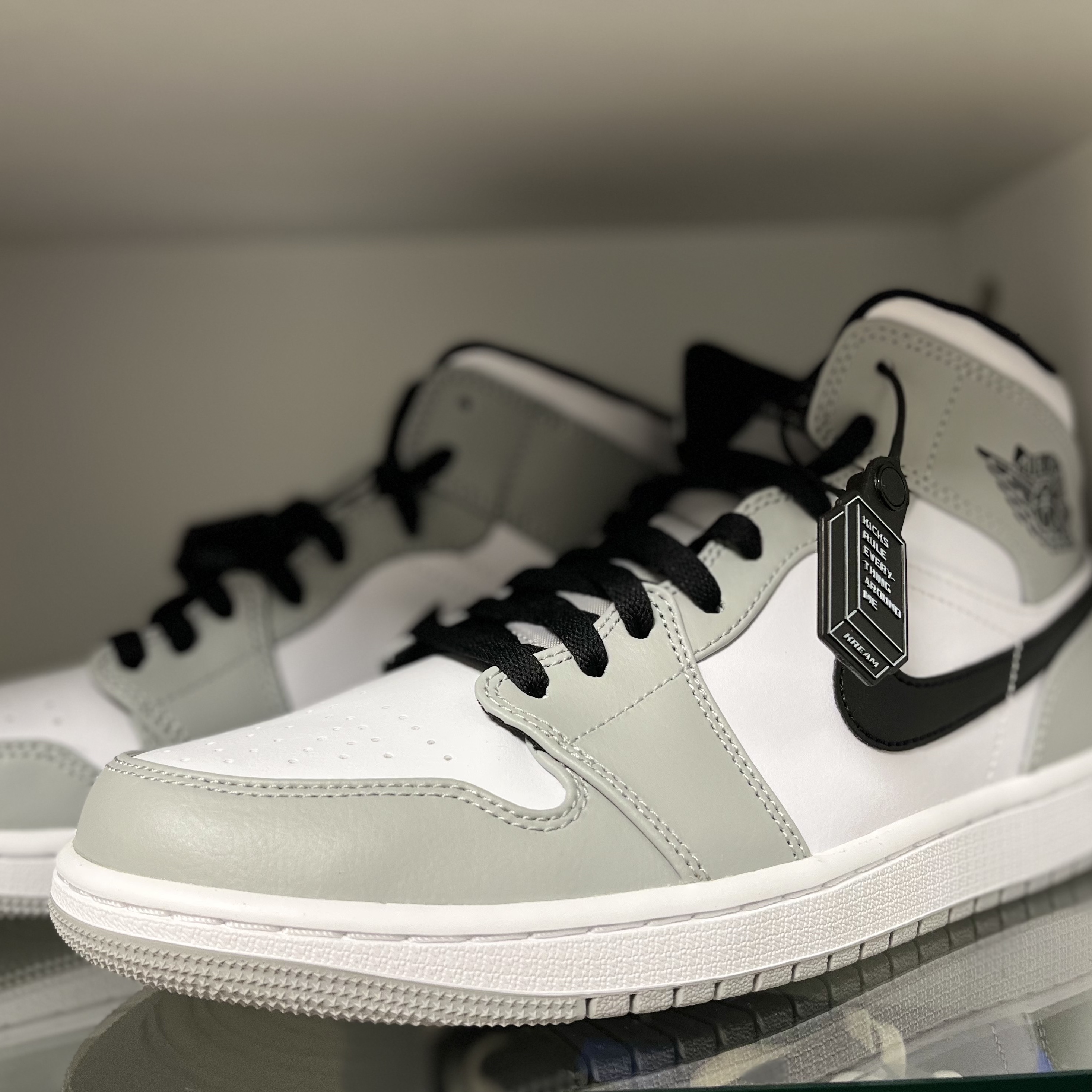 Jordan 1 Mid Light Smoke Grey 착용 스타일 - 1