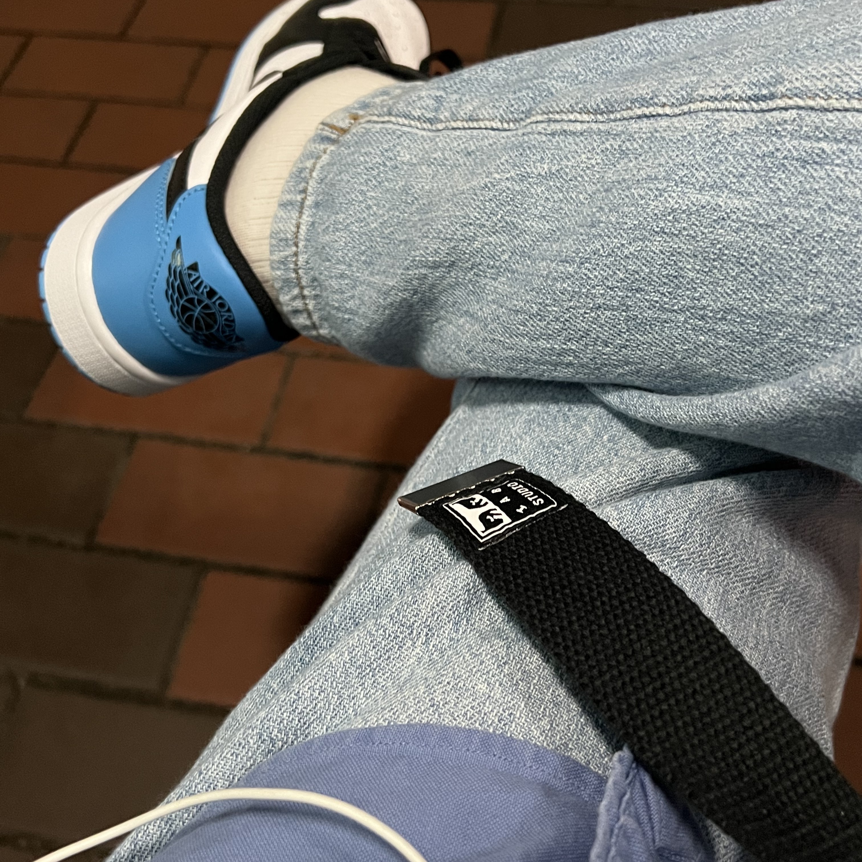 IAB Studio x Obey Web Belt Black, Jordan 1 Retro Low OG Black and Dark Powder Blue 착용 스타일 - 2