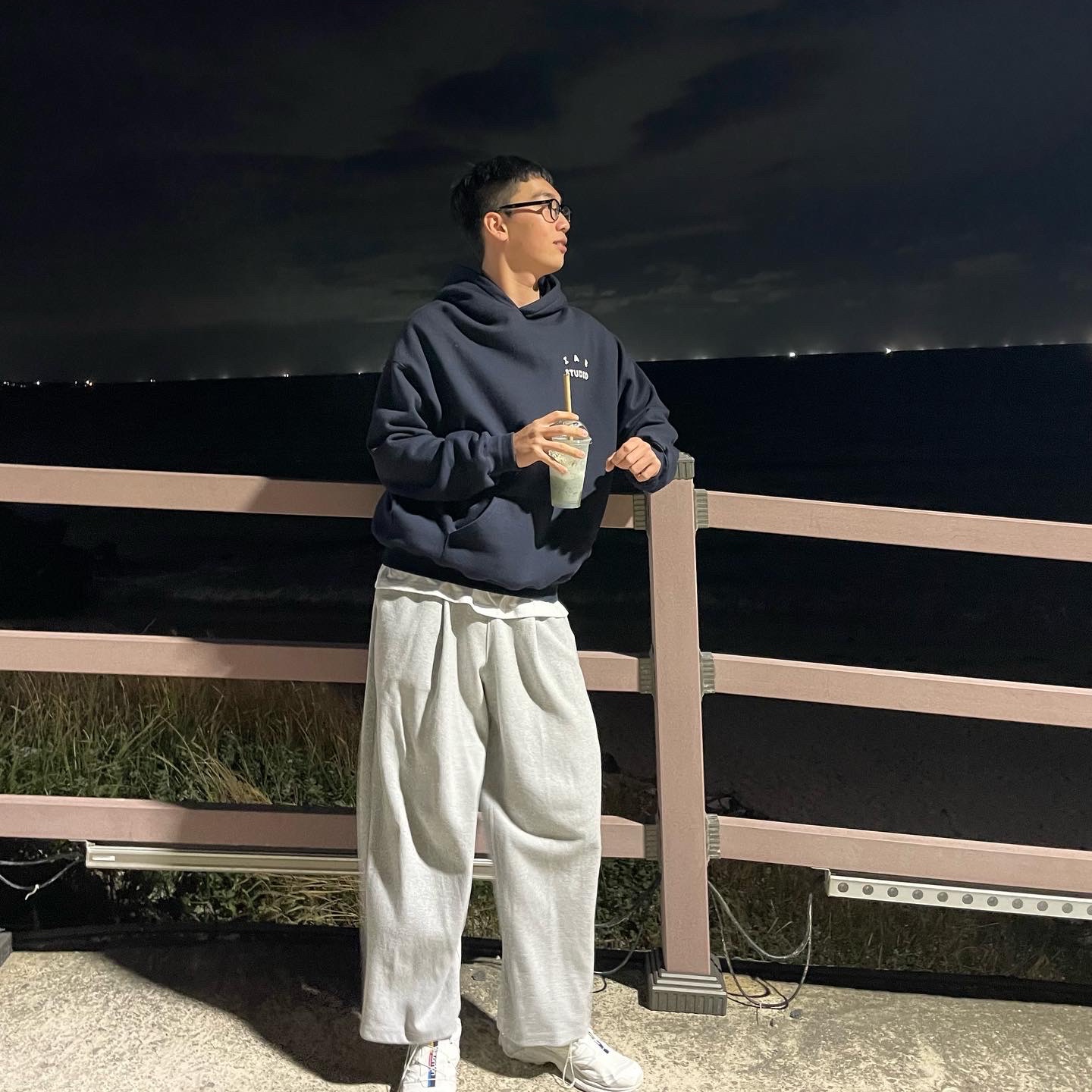 IAB Studio Hoodie Navy - 21SS, Salomon XT-6 ADV White 착용 스타일