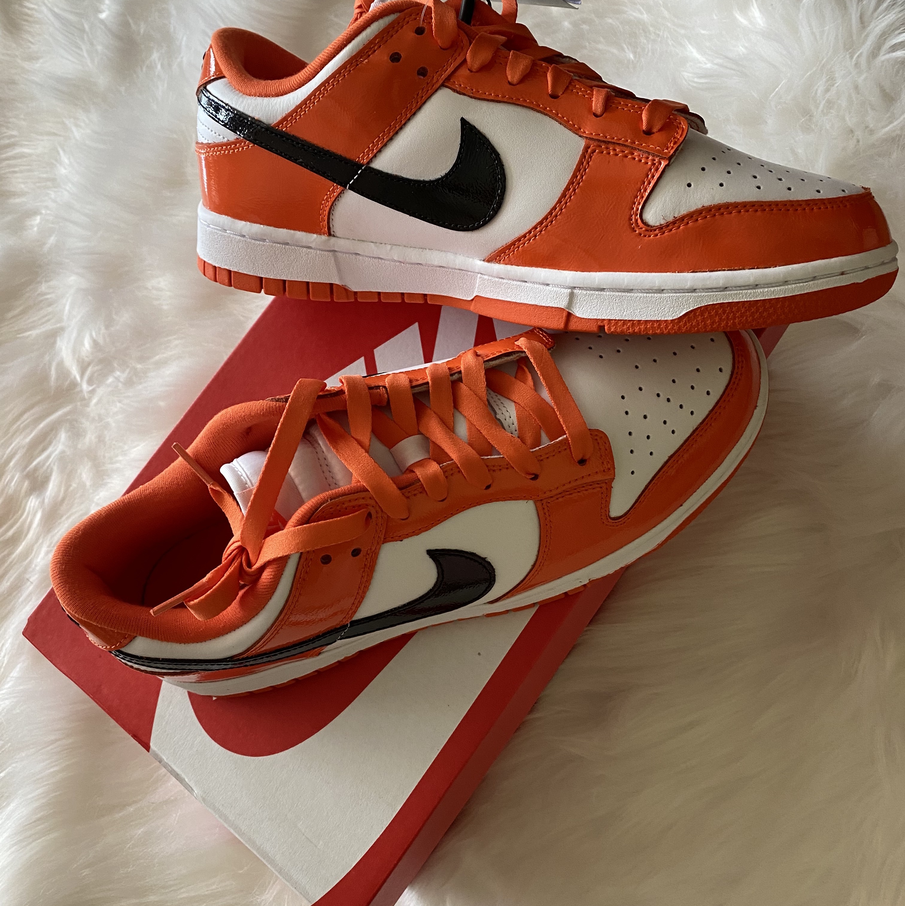 (W) Nike Dunk Low Essential Brilliant Orange 착용 스타일 - 1