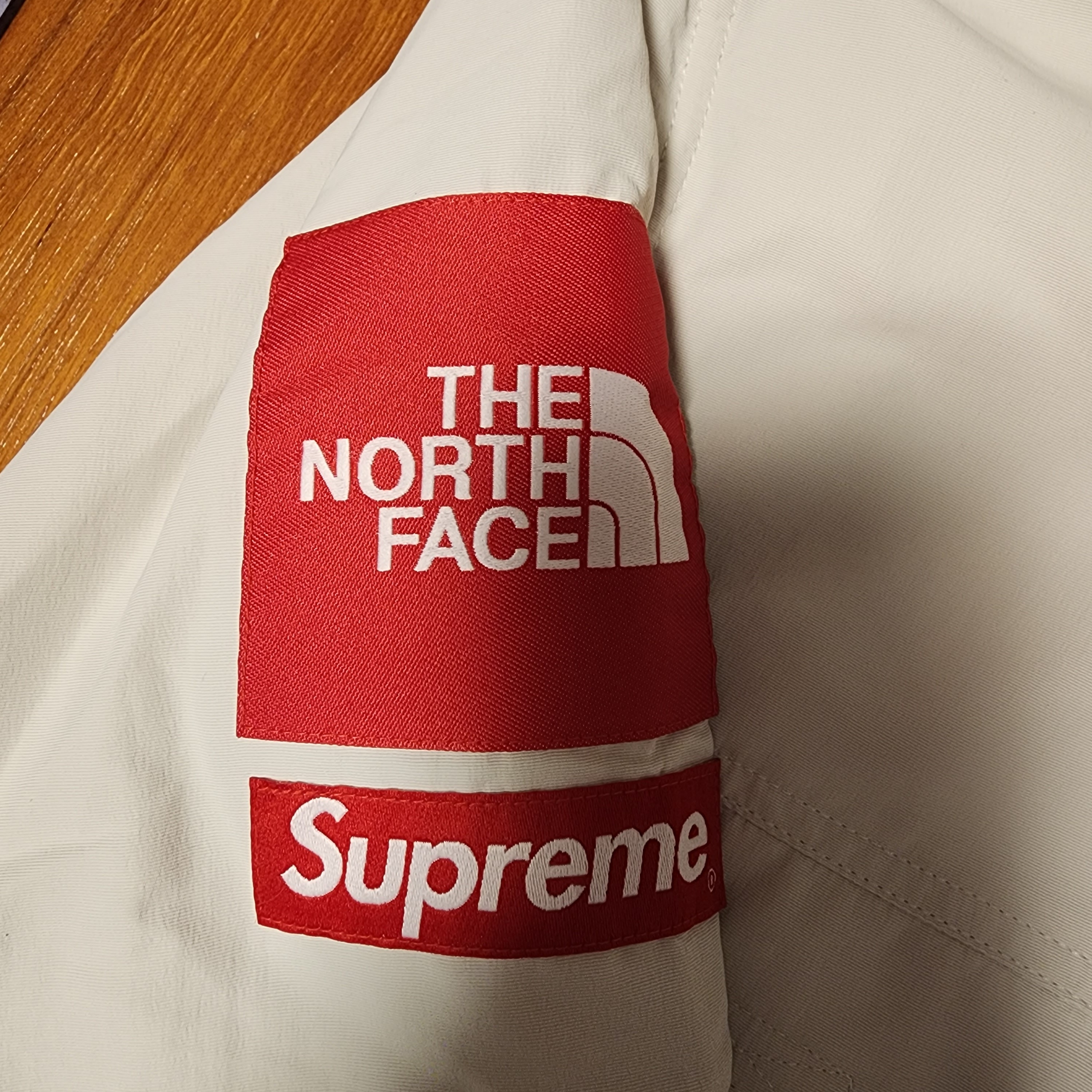 Supreme x The North Face Trekking Convertible Jacket Stone - 22SS 착용 스타일 - 2