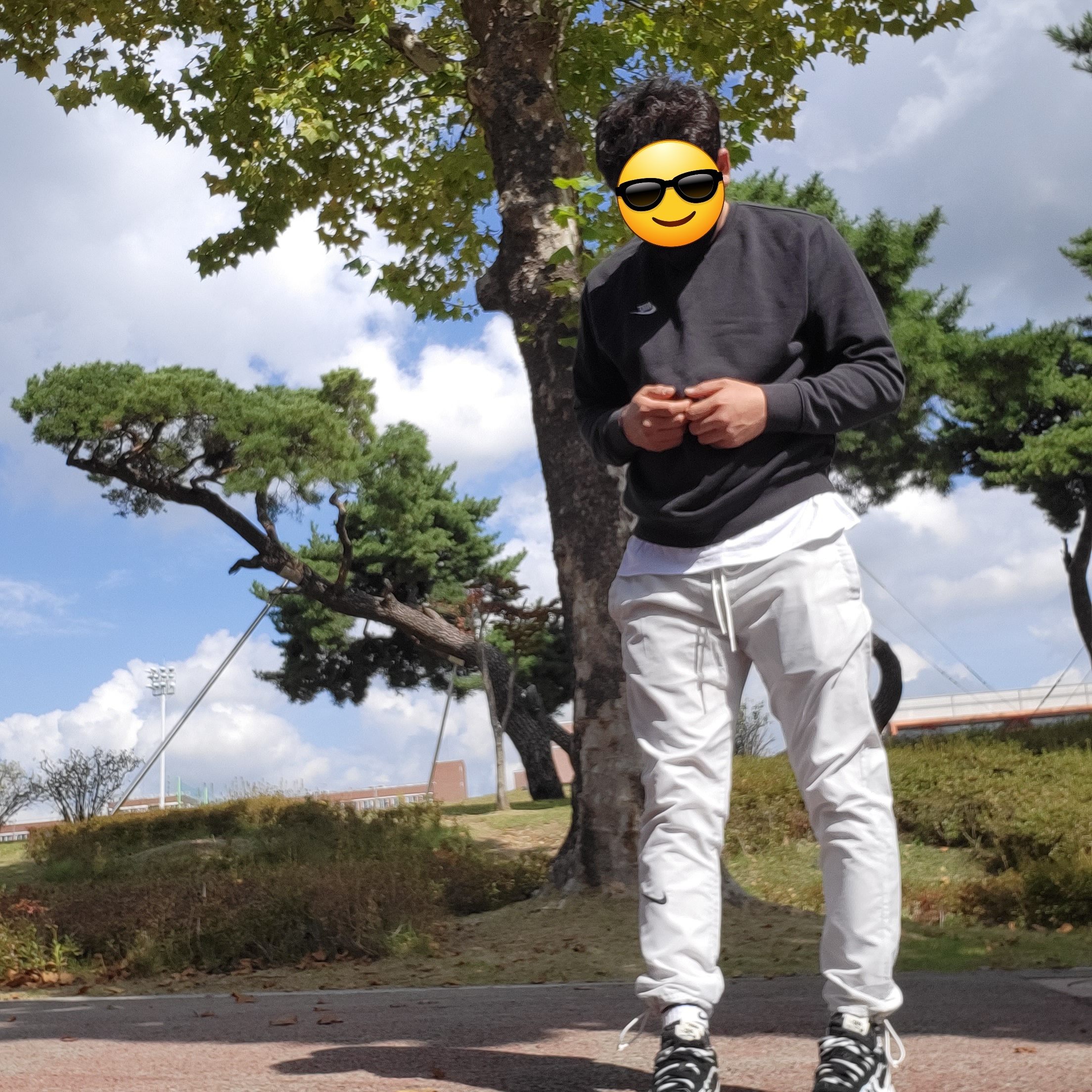 Nike x Fear of God Woven Pants Pure Platinum, Nike x Sacai VaporWaffle Black White 착용 스타일 - 2