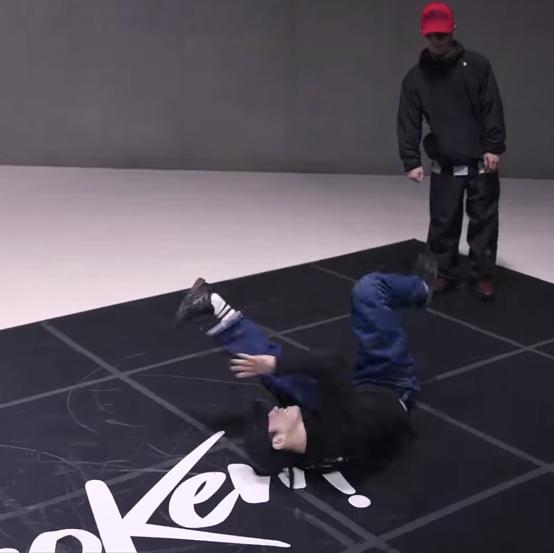 Nike Air Force 1 Low Gore-Tex Team Gold Khaki 착용 스타일 - 2