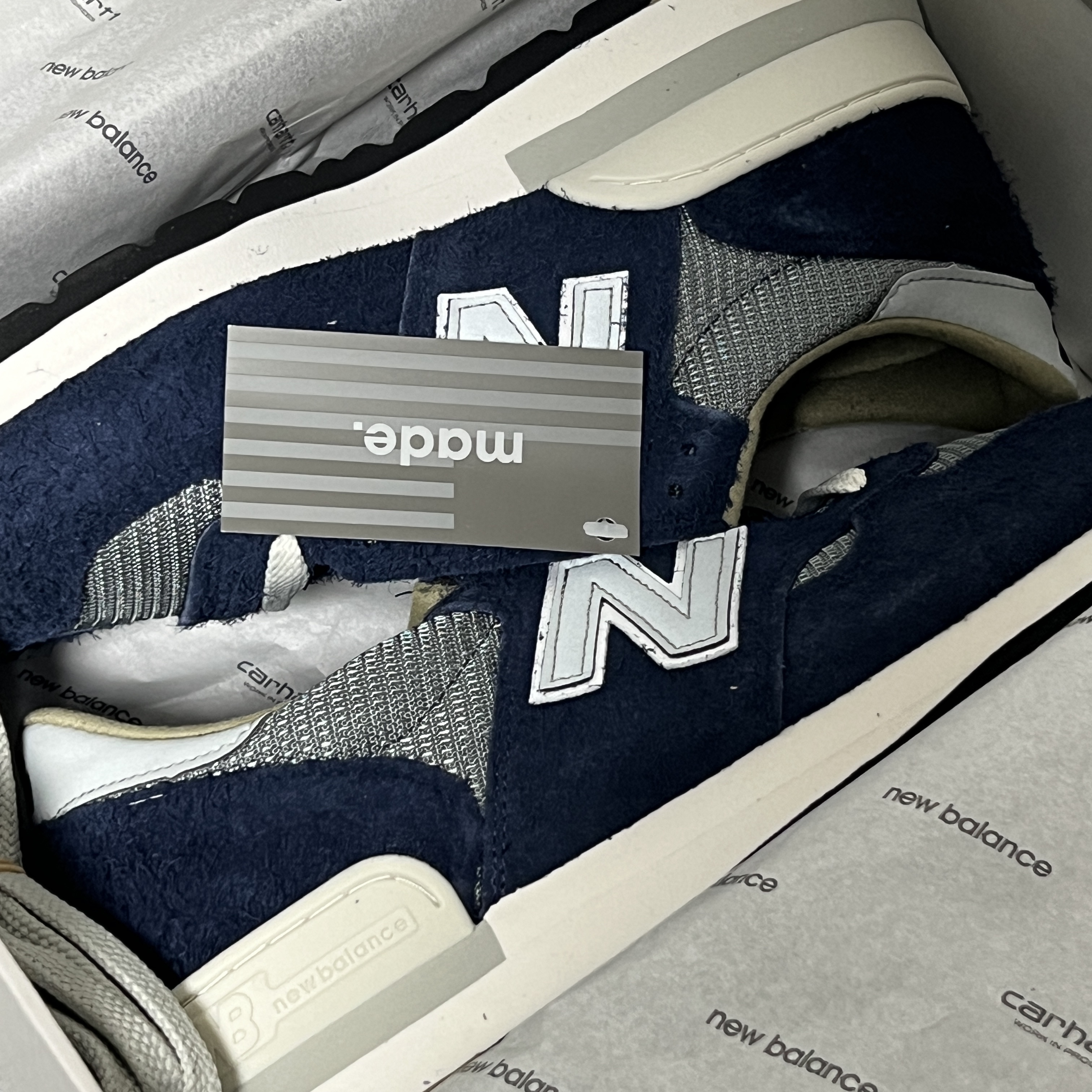 New Balance x Carhartt WIP 990v1 Made in USA Sculpture Center 착용 스타일 - 2