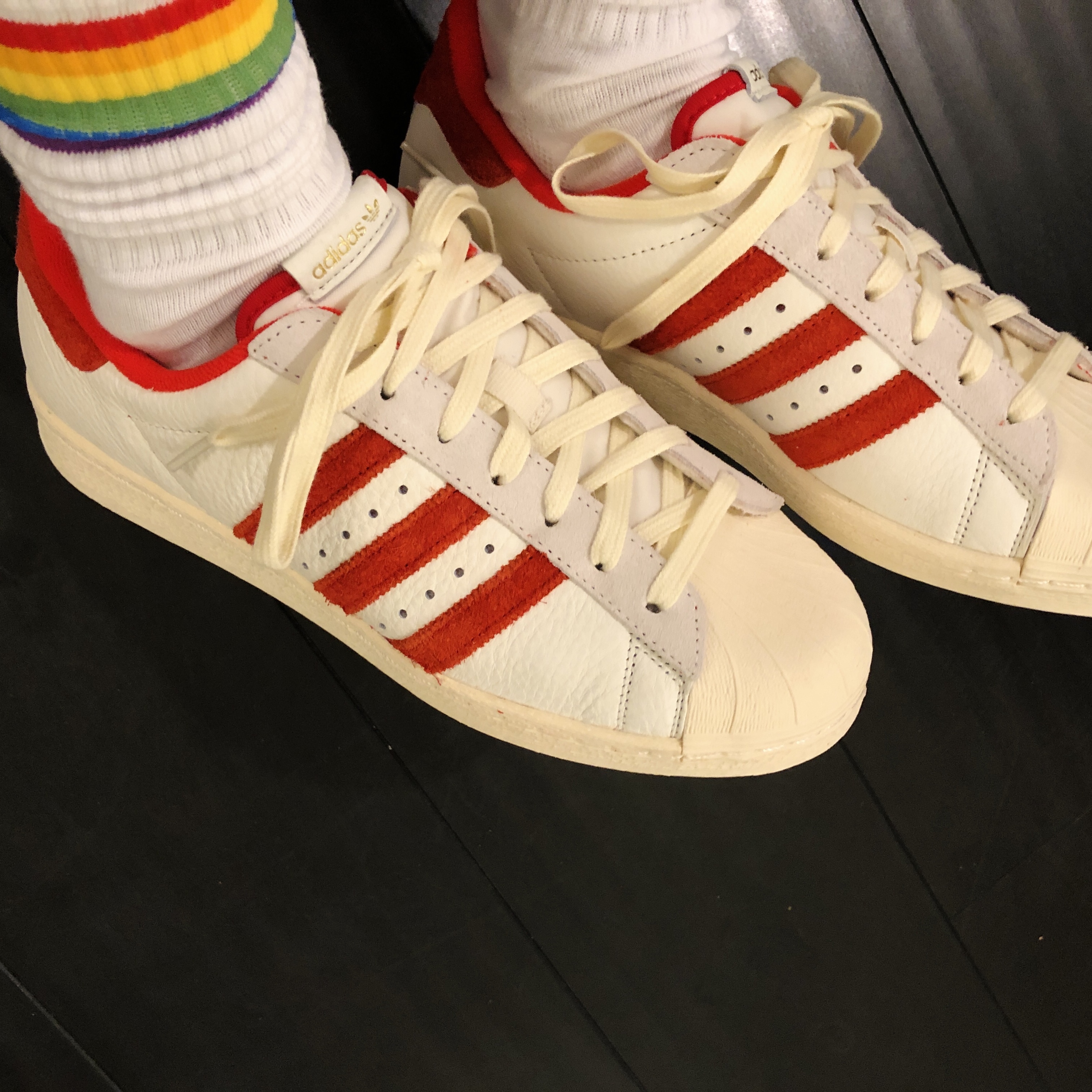 Adidas Superstar 82 Cloud White Vivid Red 착용 스타일 - 3
