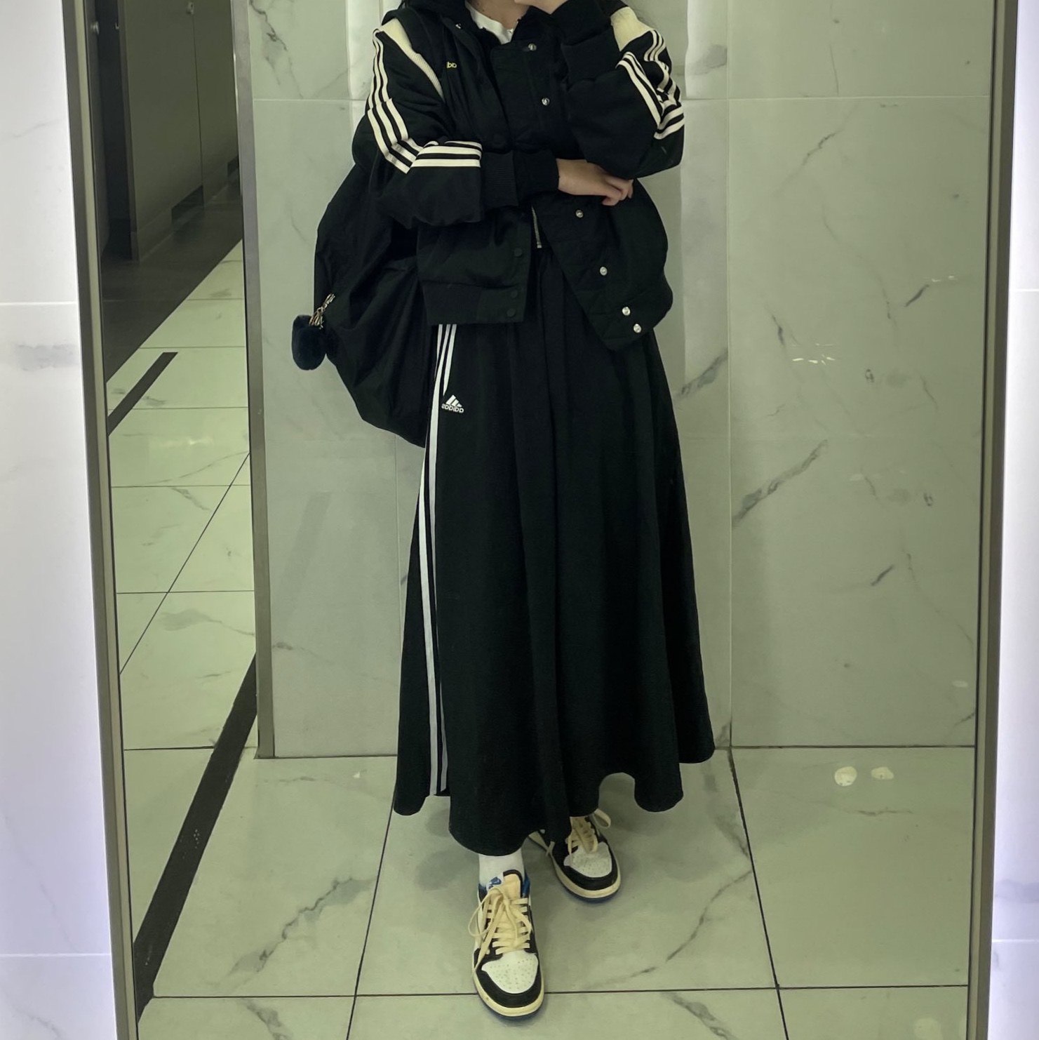 Jordan 1 x Travis Scott x Fragment Retro Low OG SP Military Blue, CDG Backpack Black 착용 스타일