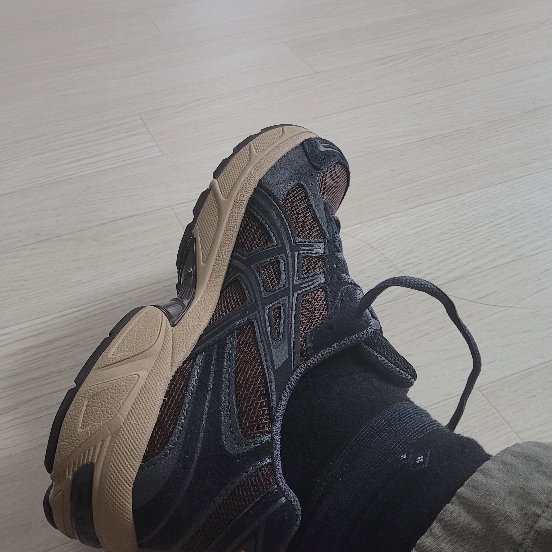 Asics Gel-1130 Brown 착용 스타일 - 4