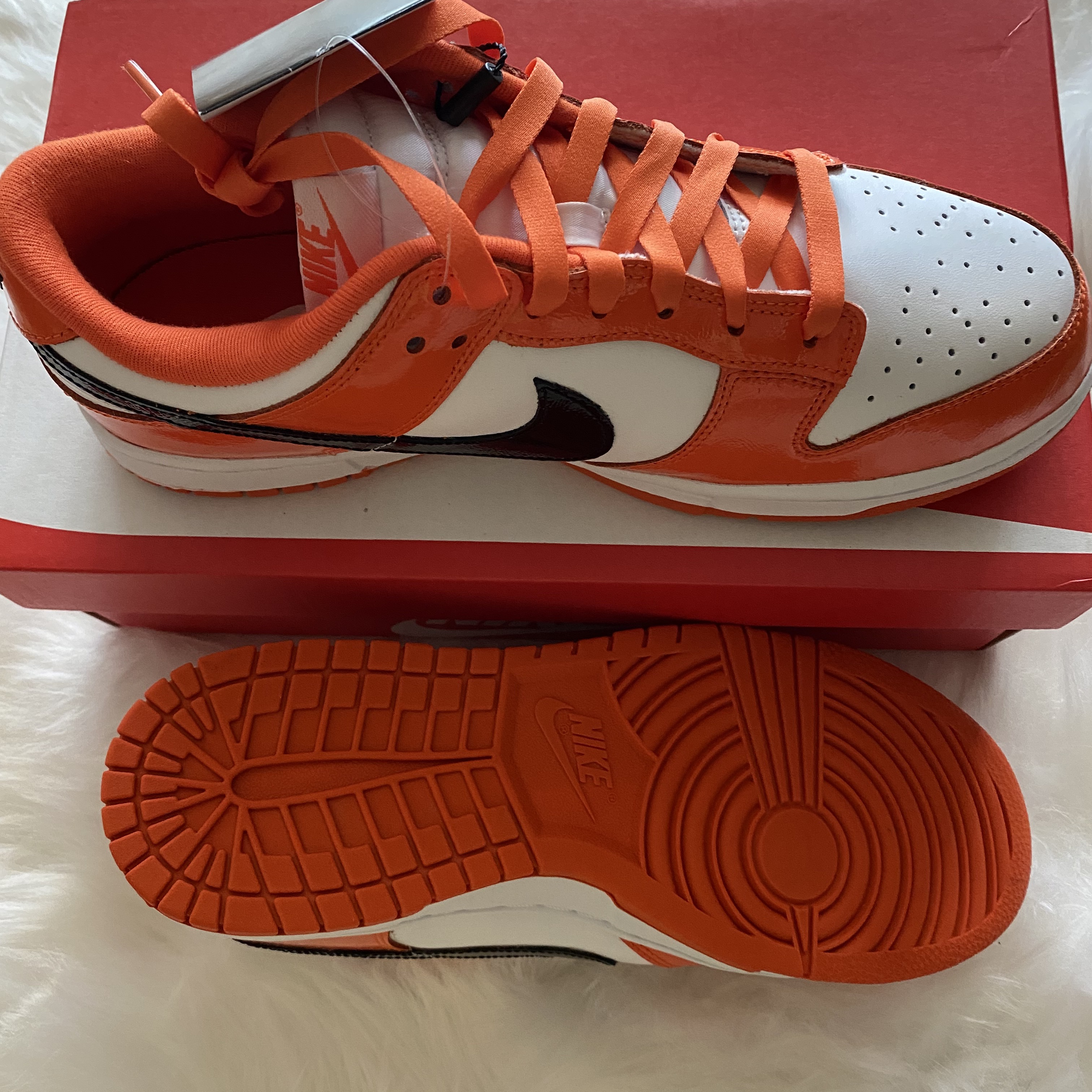 (W) Nike Dunk Low Essential Brilliant Orange 착용 스타일 - 4