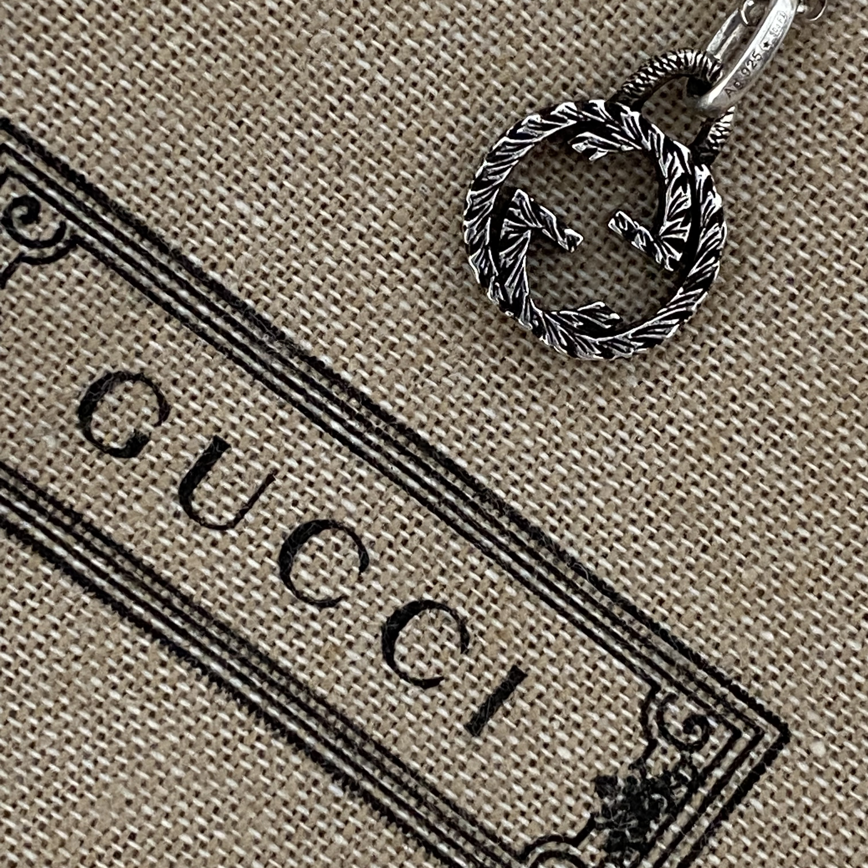 Gucci Interlocking G Pendant Necklace Silver 착용 스타일