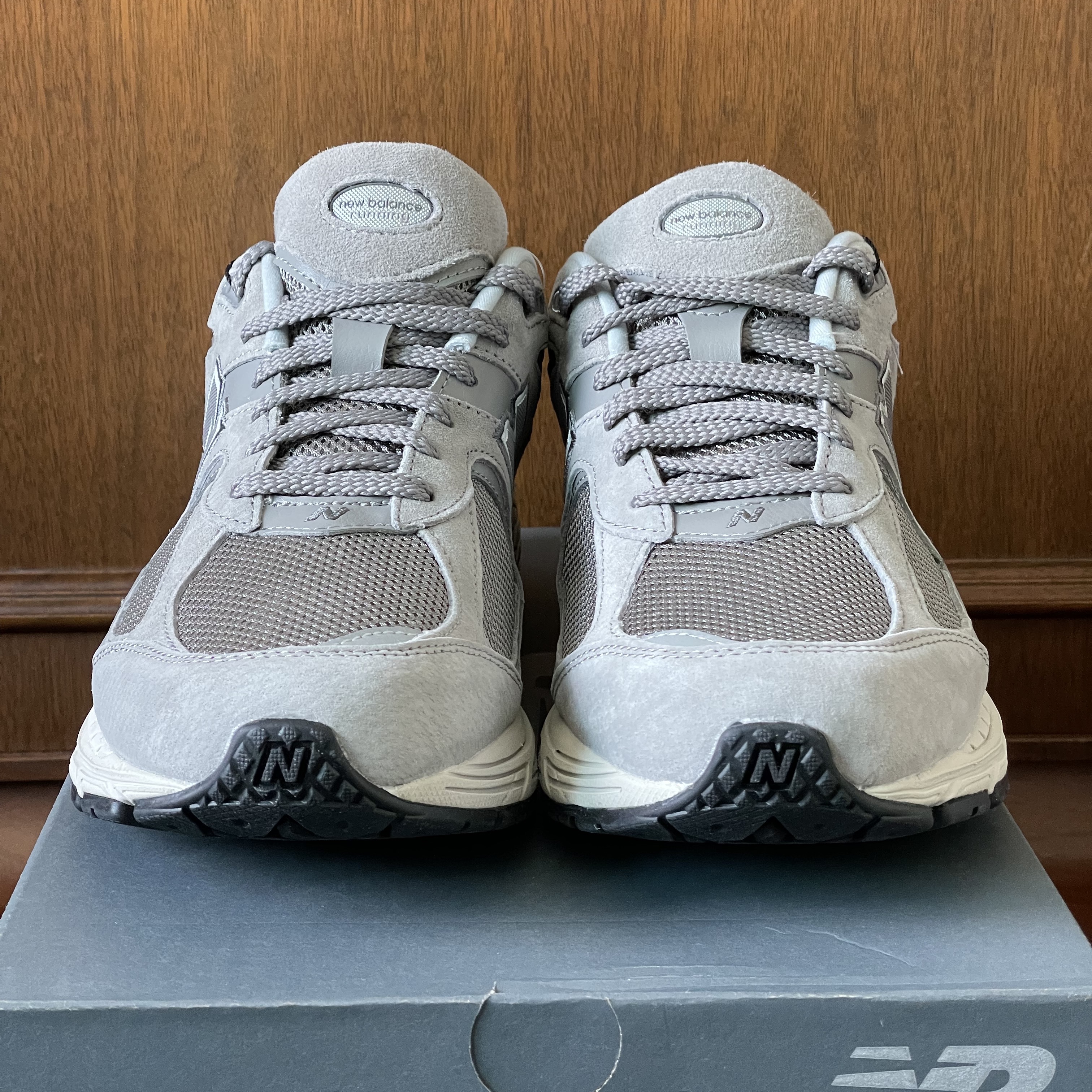 New Balance 2002R Grey 착용 스타일 - 3