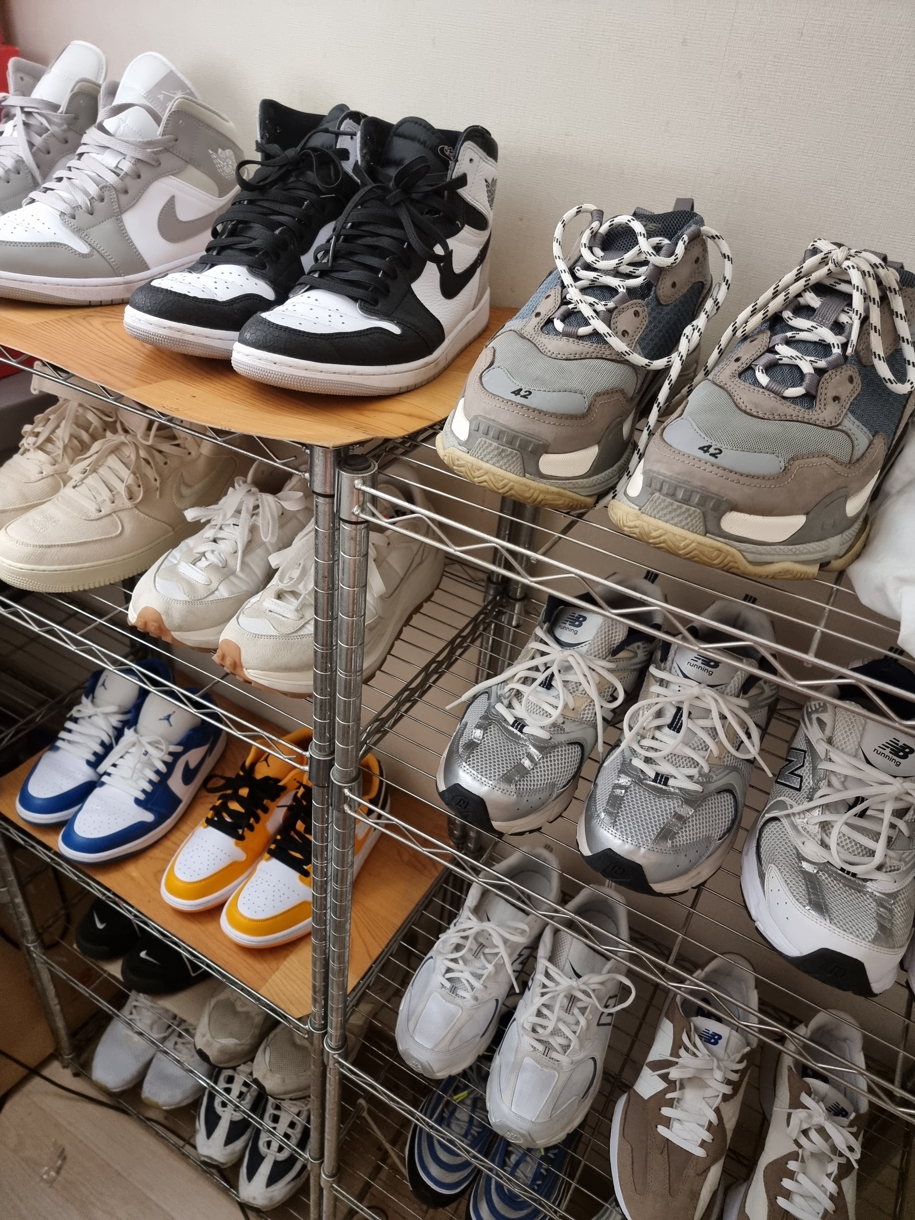 Nike x Stussy Air Force 1 '07 Mid SP Fossil, Jordan 1 Low Taxi 착용 스타일 - 4