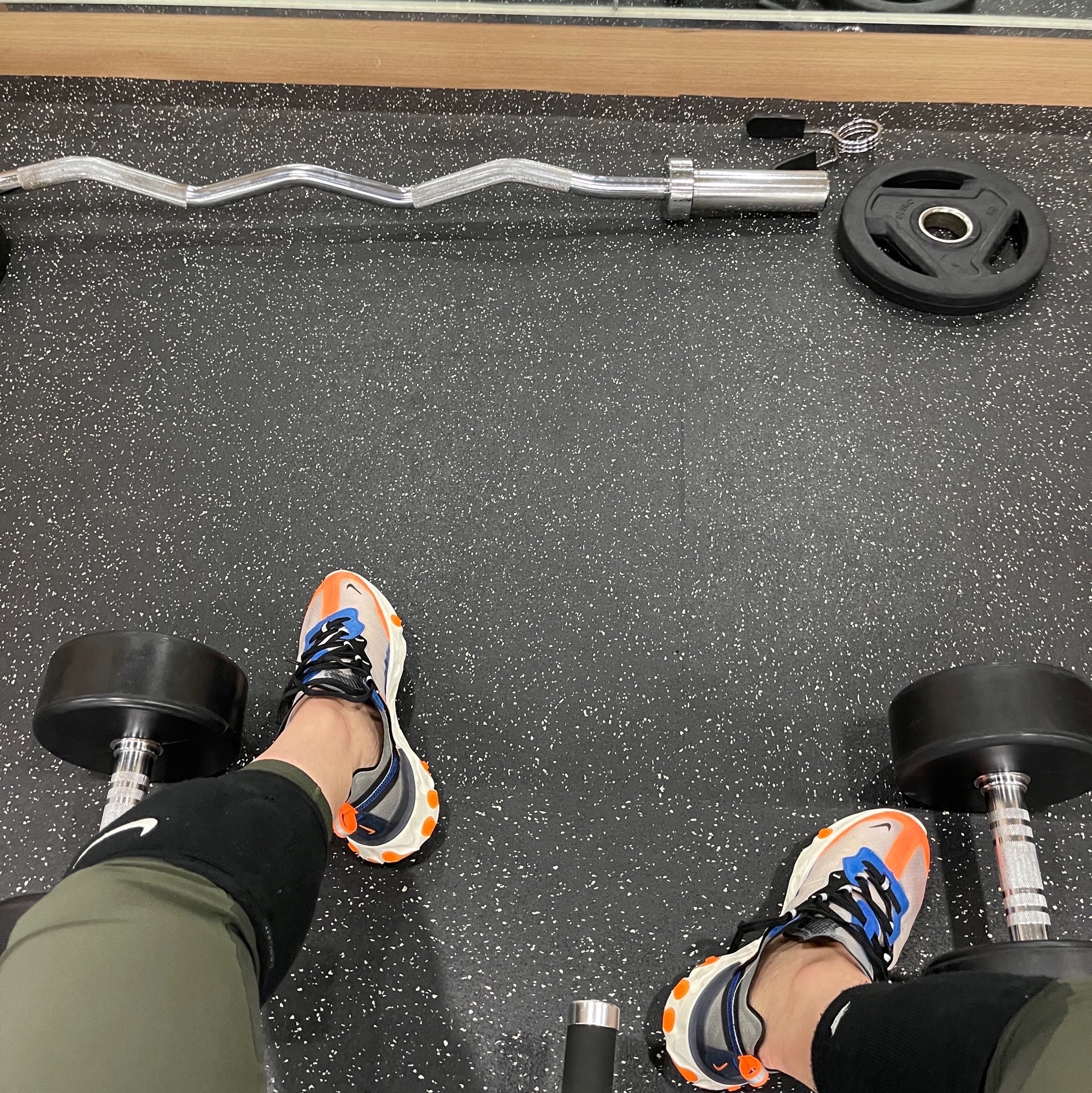Nike React Element 87 Thunder Blue/Total Orange 착용 스타일 - 4