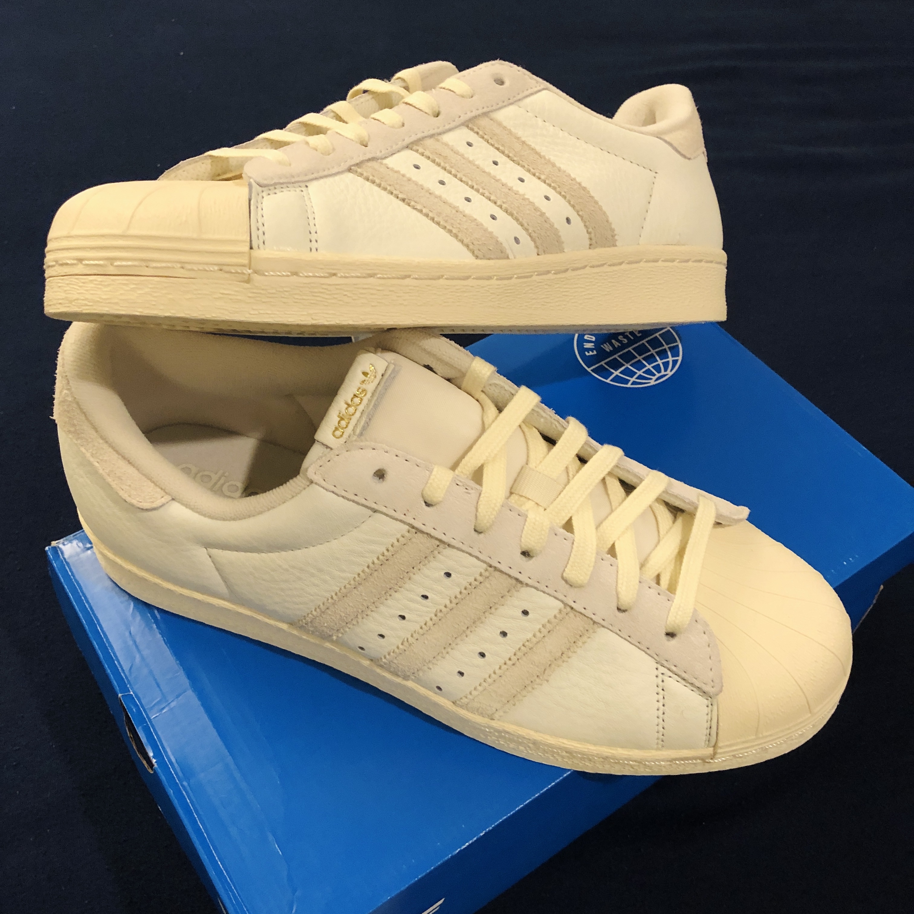 Adidas Superstar 82 White Aluminum 착용 스타일 - 1