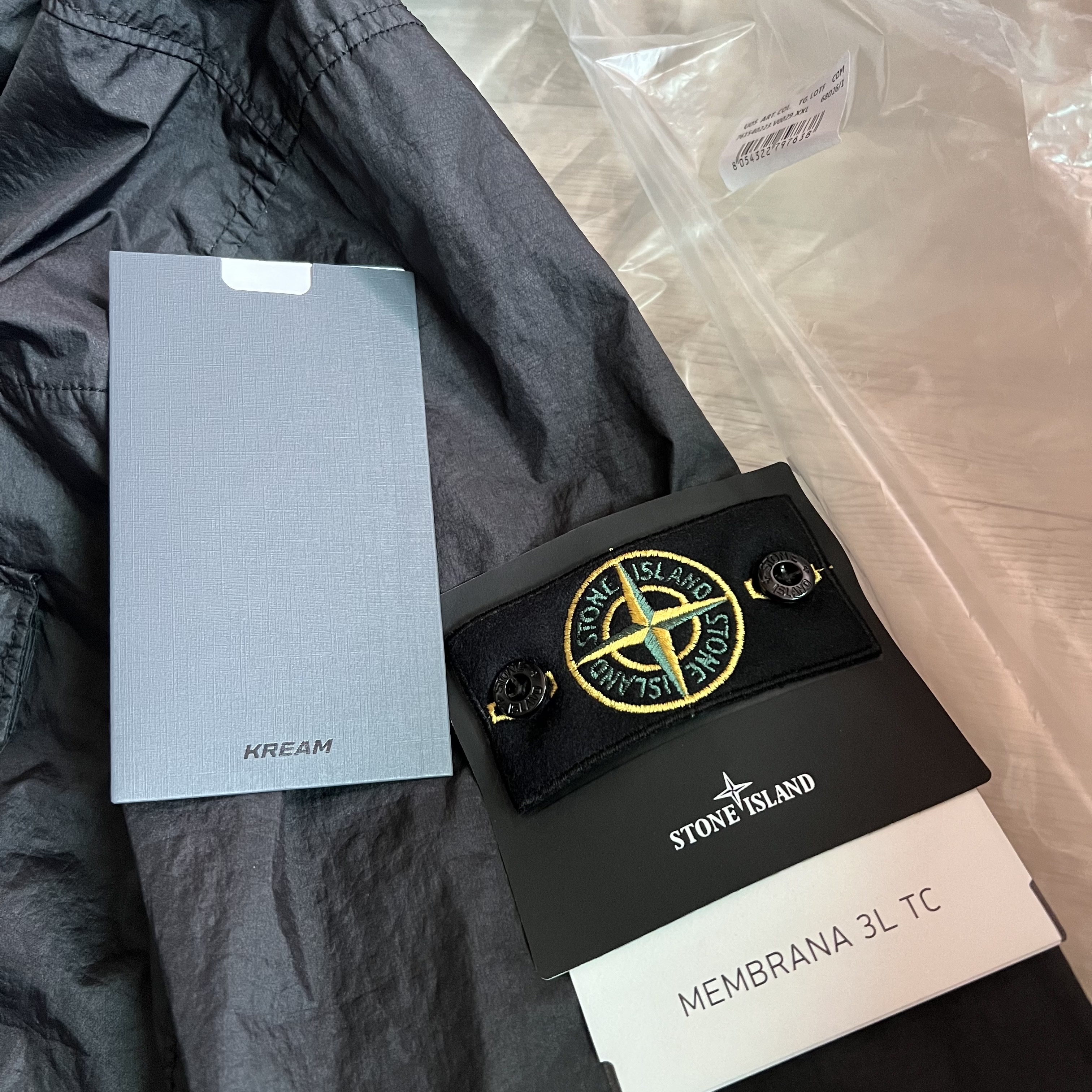 Stone Island 40223 Membrana 3L TC Garment Dyed Hooded Jacket Black - 22SS 착용 스타일