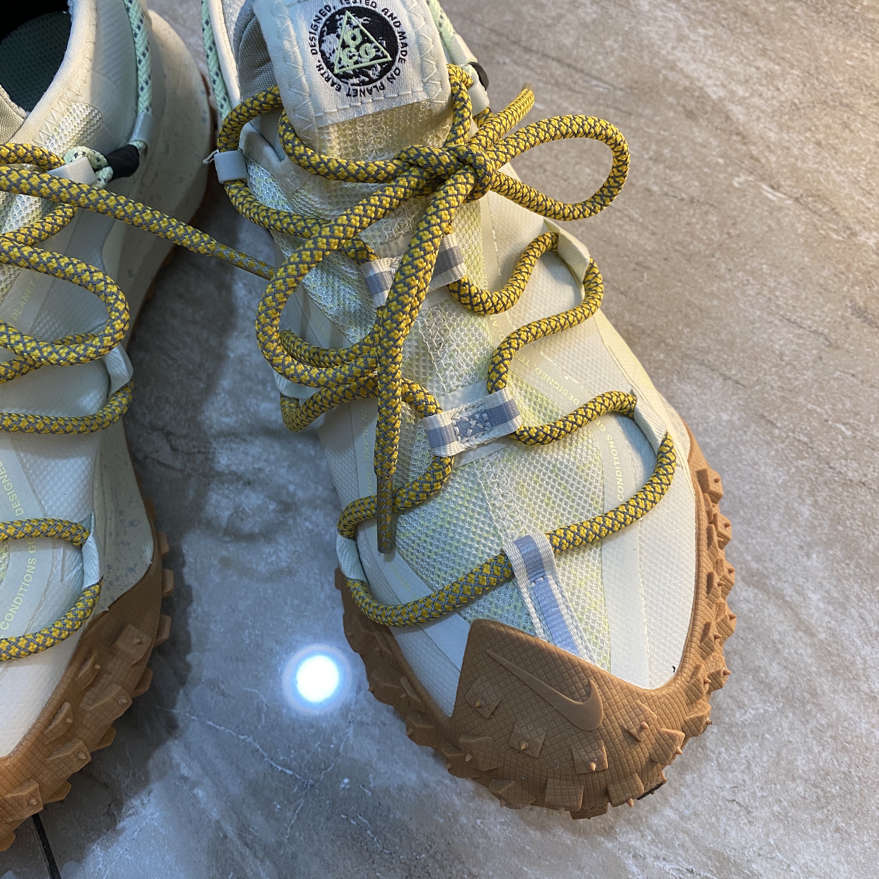 Nike ACG Mountain Fly Low Gore-Tex SE Sea Glass 착용 스타일 - 1
