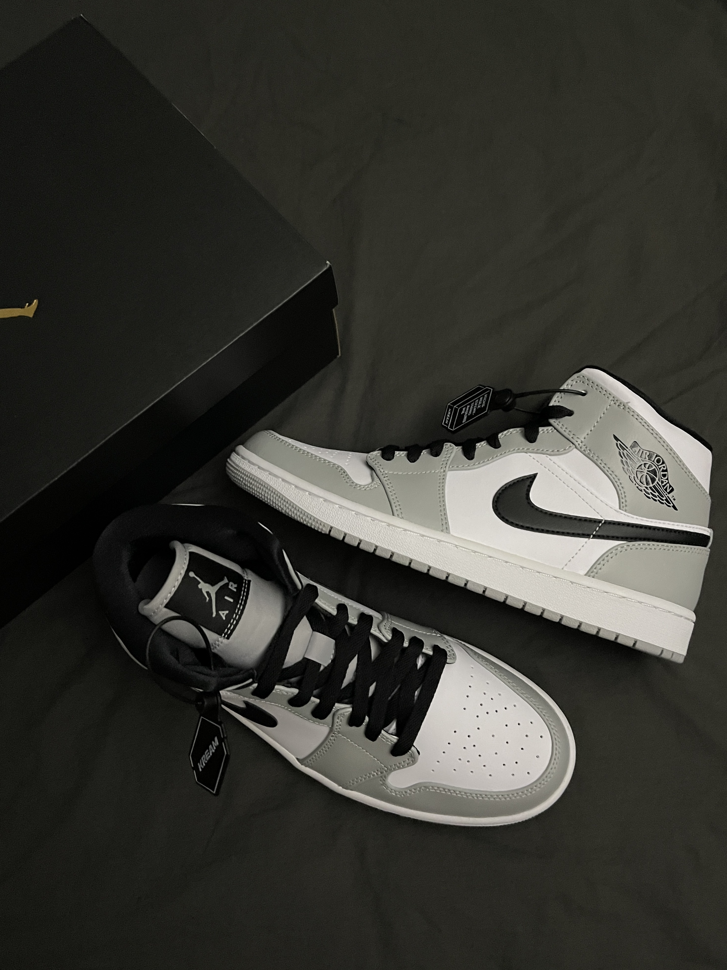Jordan 1 Mid Light Smoke Grey 착용 스타일