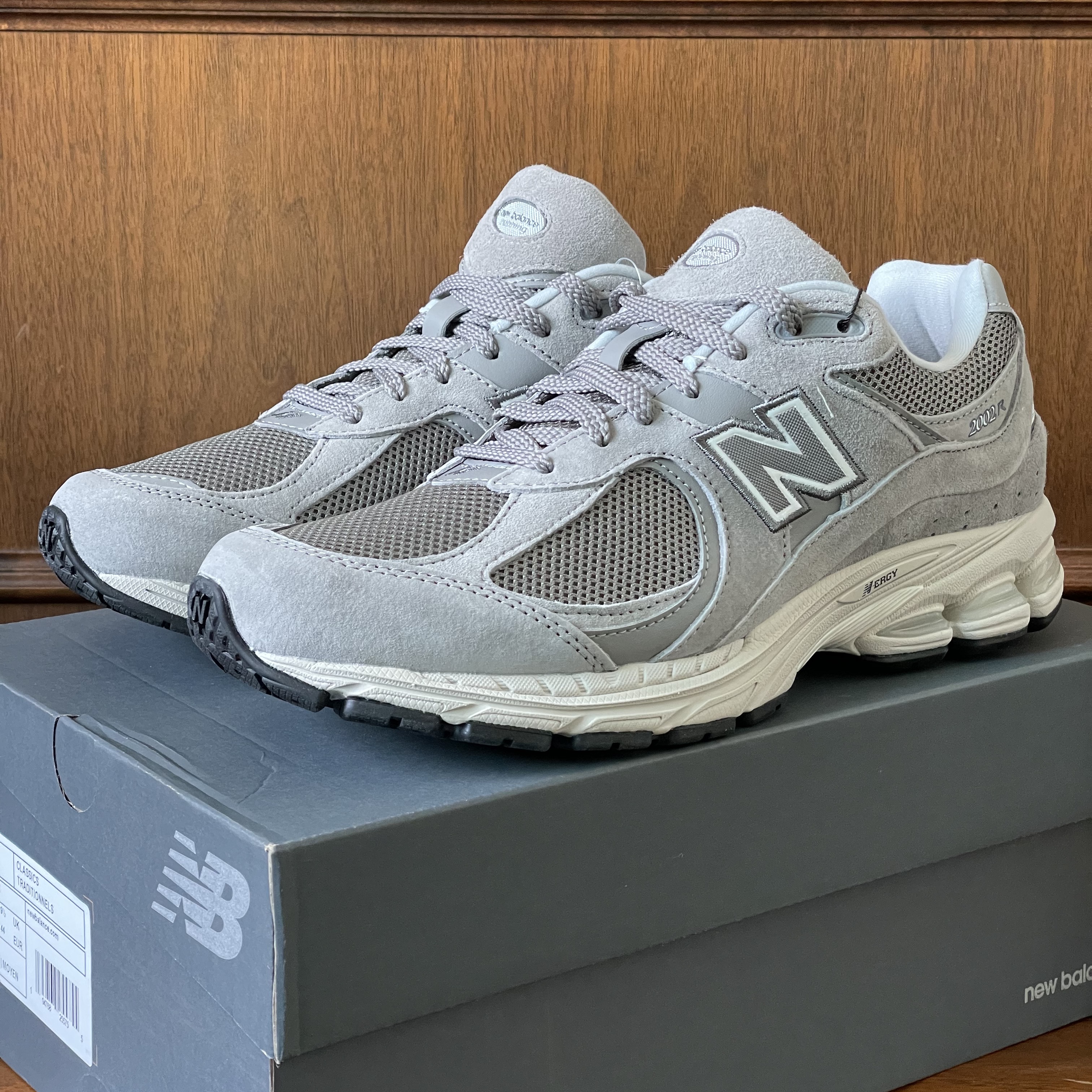 New Balance 2002R Grey 착용 스타일 - 2