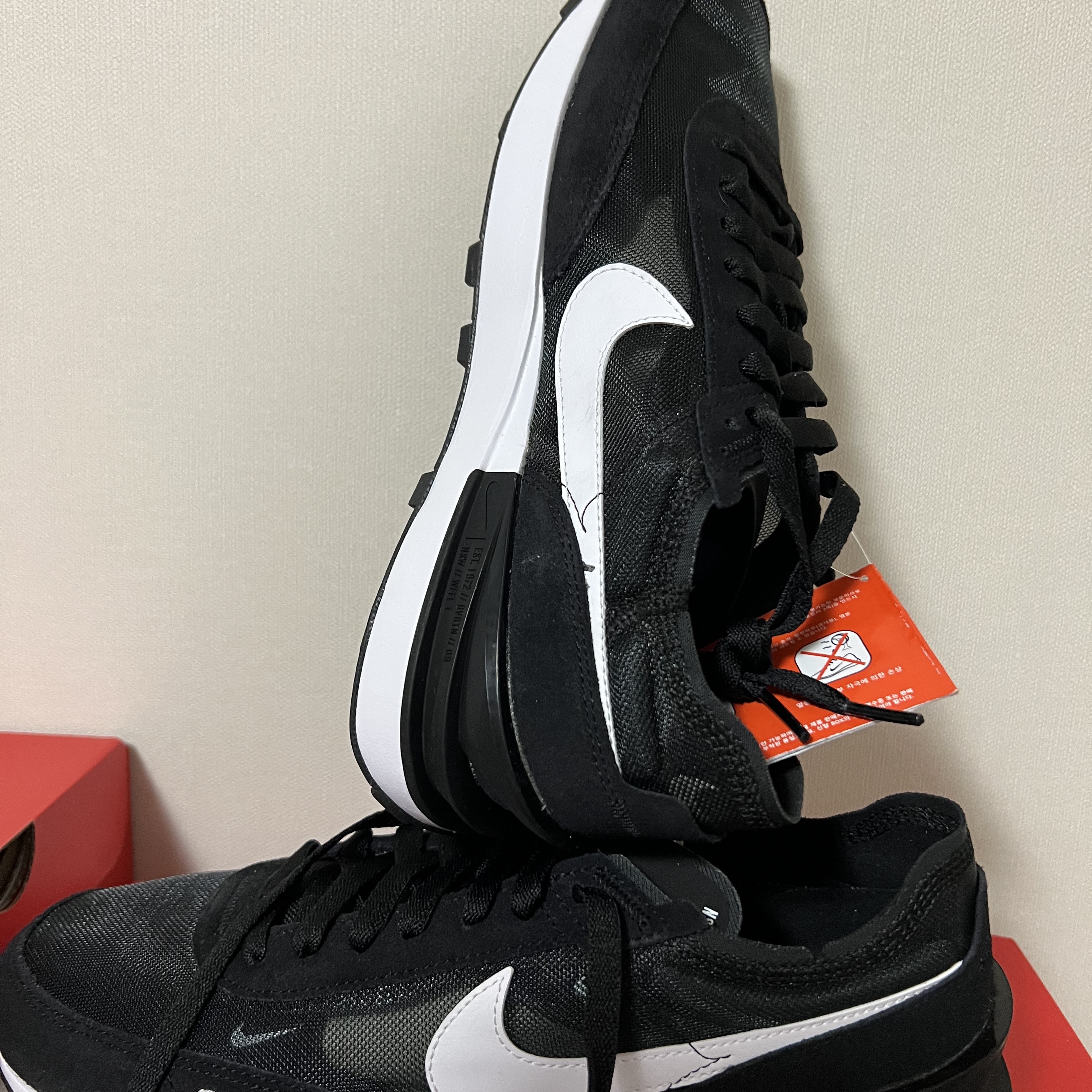 (W) Nike Waffle One Black White 착용 스타일 - 1
