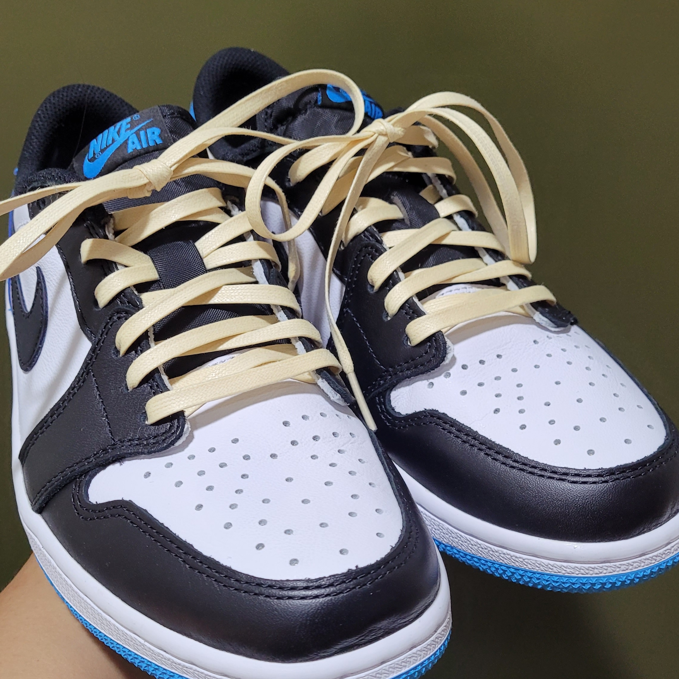 Jordan 1 Retro Low OG Black and Dark Powder Blue 착용 스타일