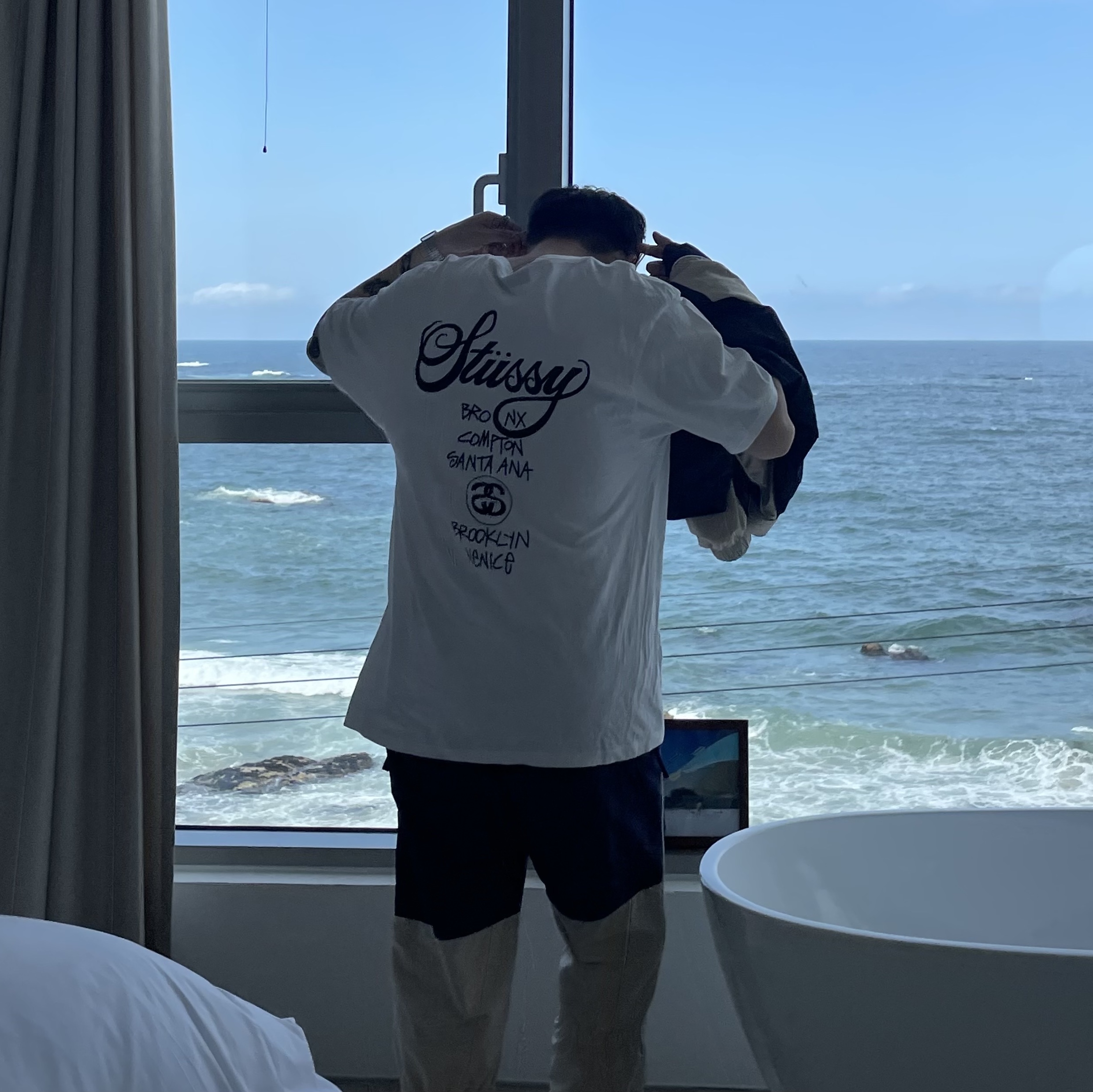 Stussy World Tour T-Shirt White, Nike x Cav Empt Track Jacket Navy 착용 스타일 - 1