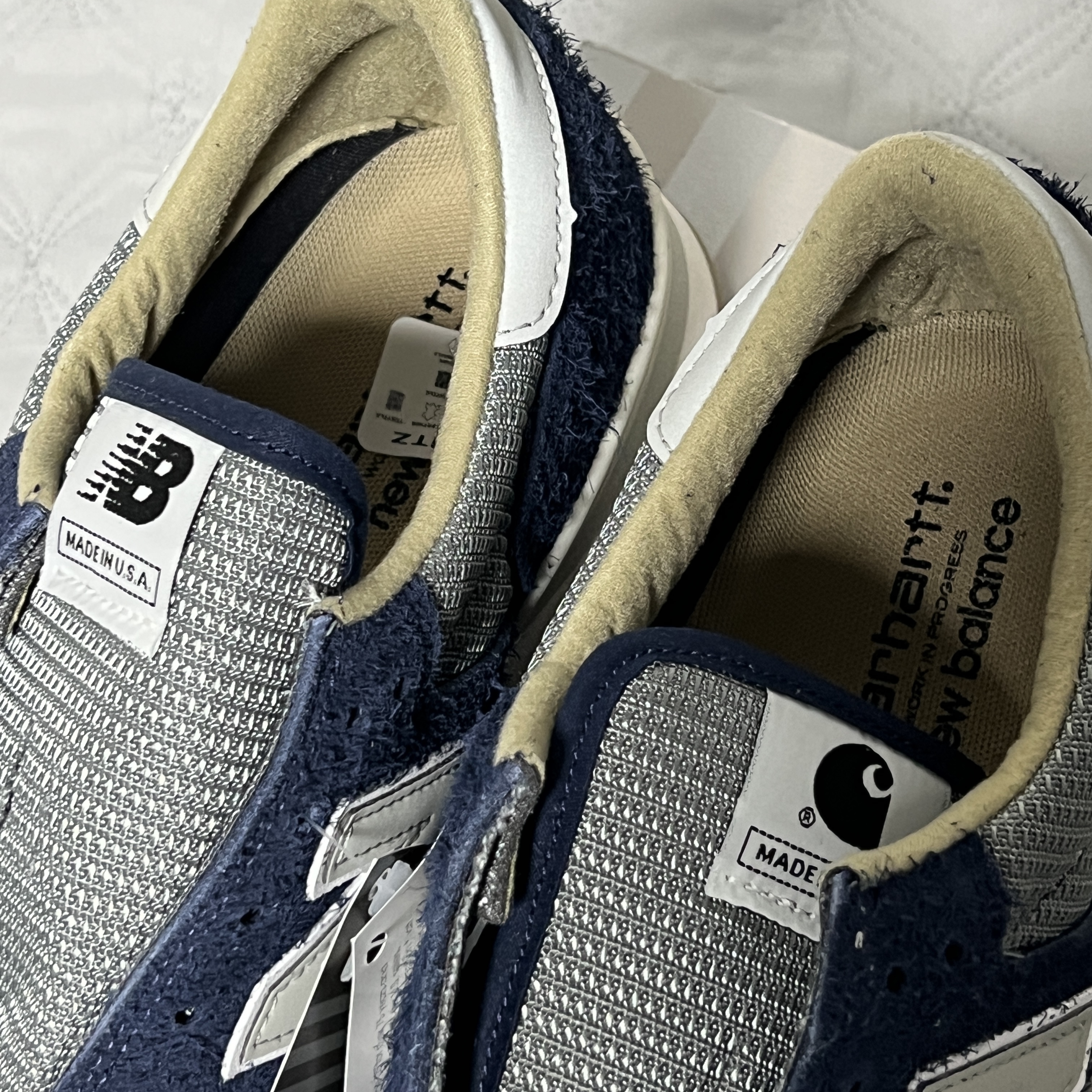 New Balance x Carhartt WIP 990v1 Made in USA Sculpture Center 착용 스타일 - 4