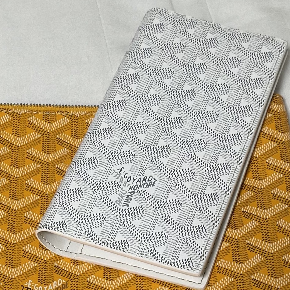 Goyard Saint Roch Wallet White 착용 스타일