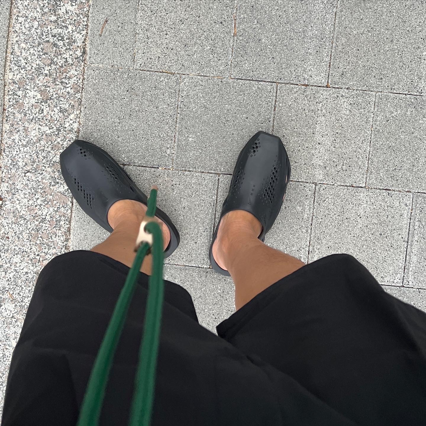 Nike x Matthew M Williams 005 Slide Black 착용 스타일 - 3