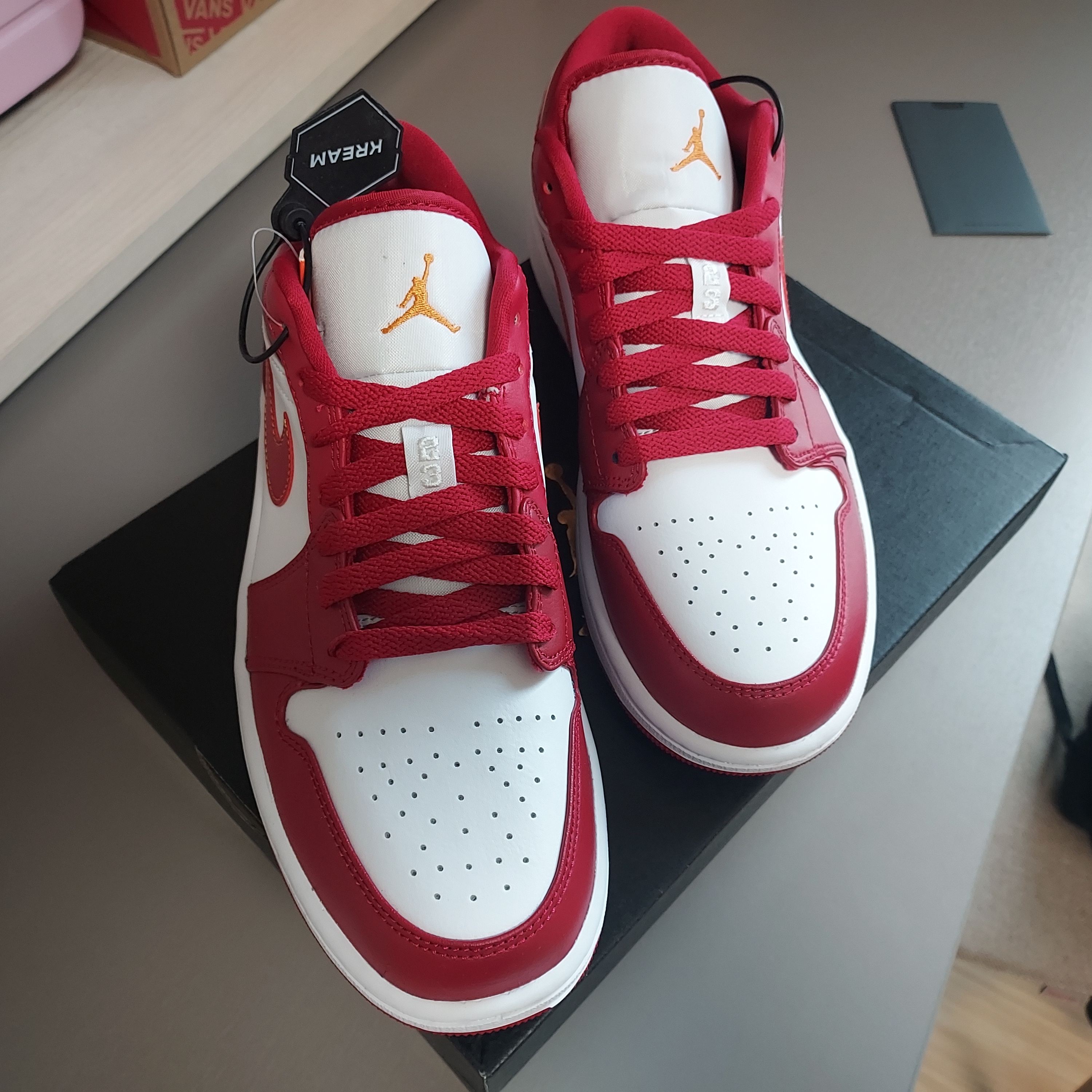 Jordan 1 Low Cardinal Red 착용 스타일