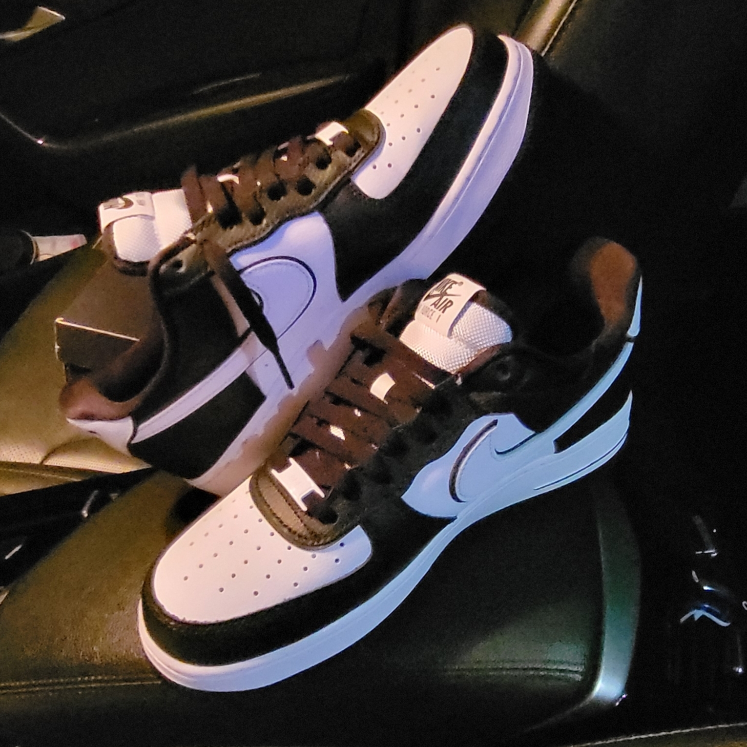 Nike Air Force 1 '07 LV8 White Black 착용 스타일 - 2