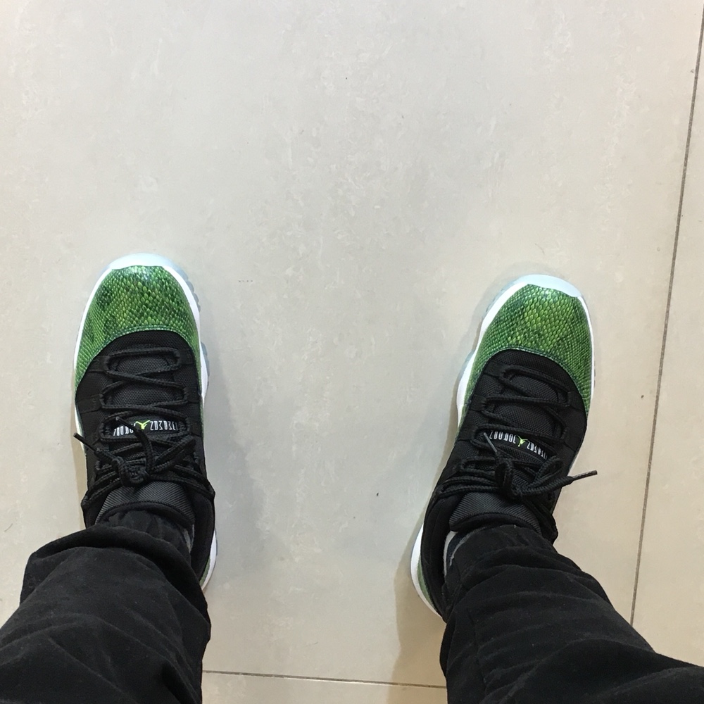 Jordan 11 Retro Low Green Snakeskin 착용 스타일 - 1