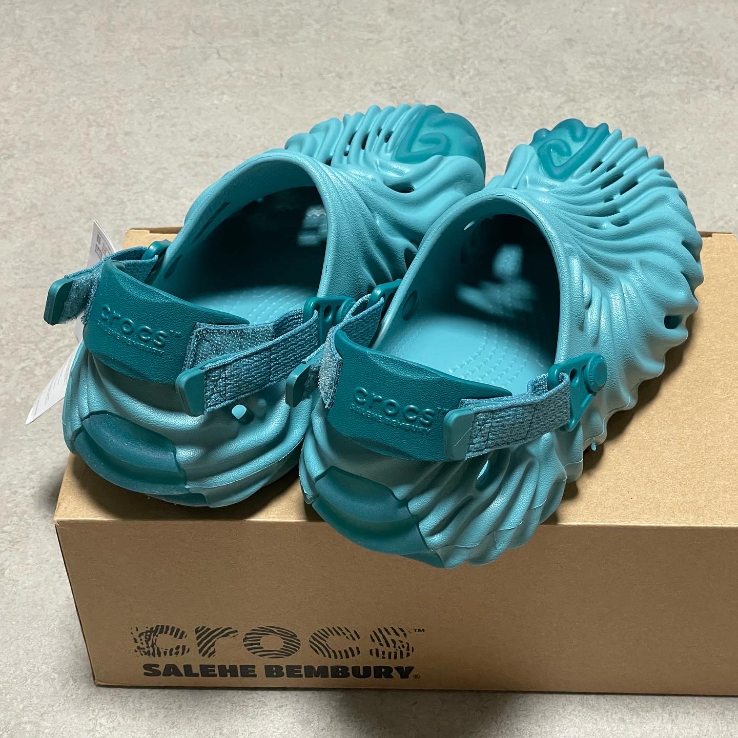 Crocs x Salehe Bembury Pollex Clog Tide 착용 스타일 - 2