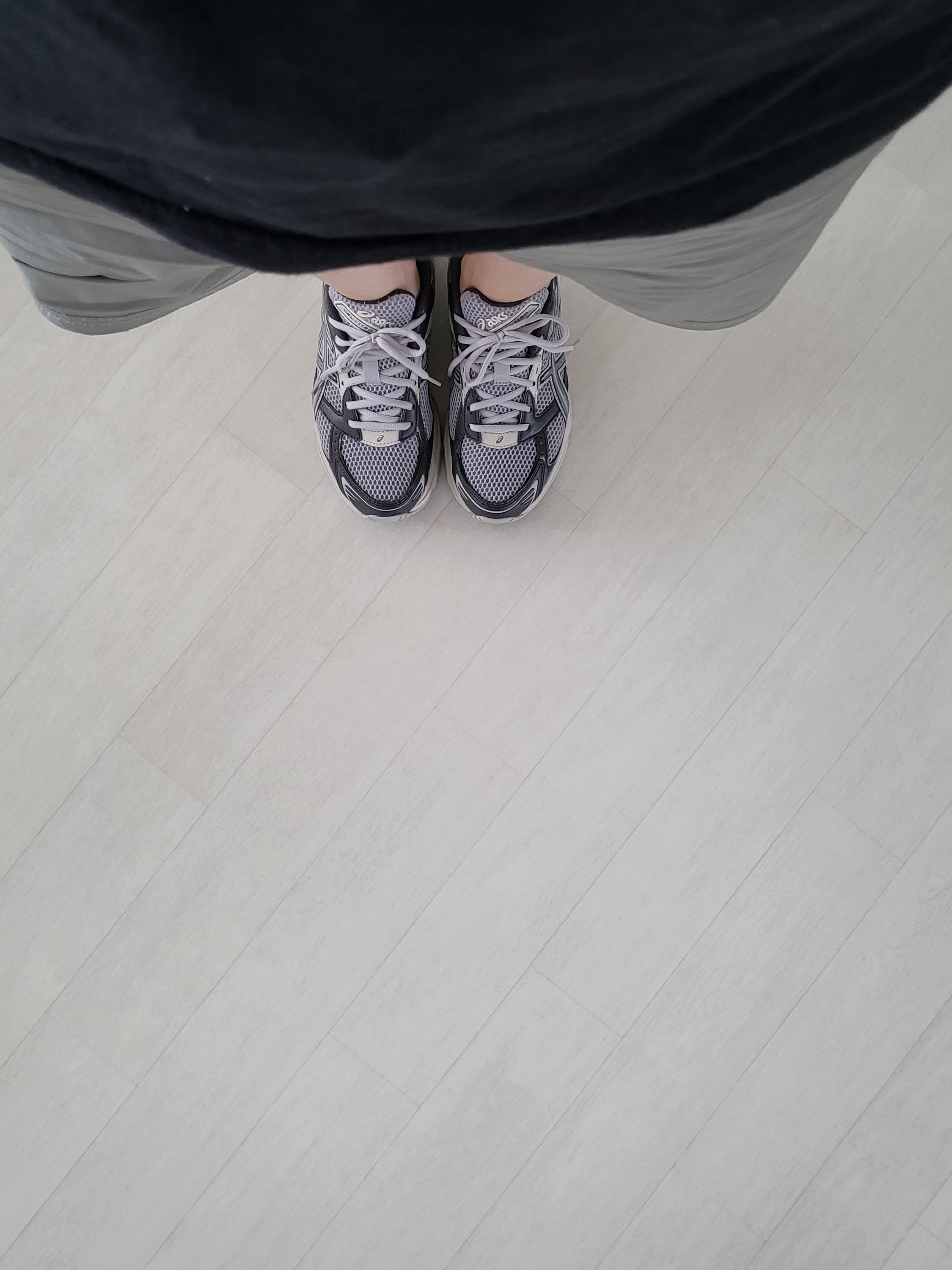 Asics Gel-1130 Oyster Grey Clay Grey 착용 스타일 - 1