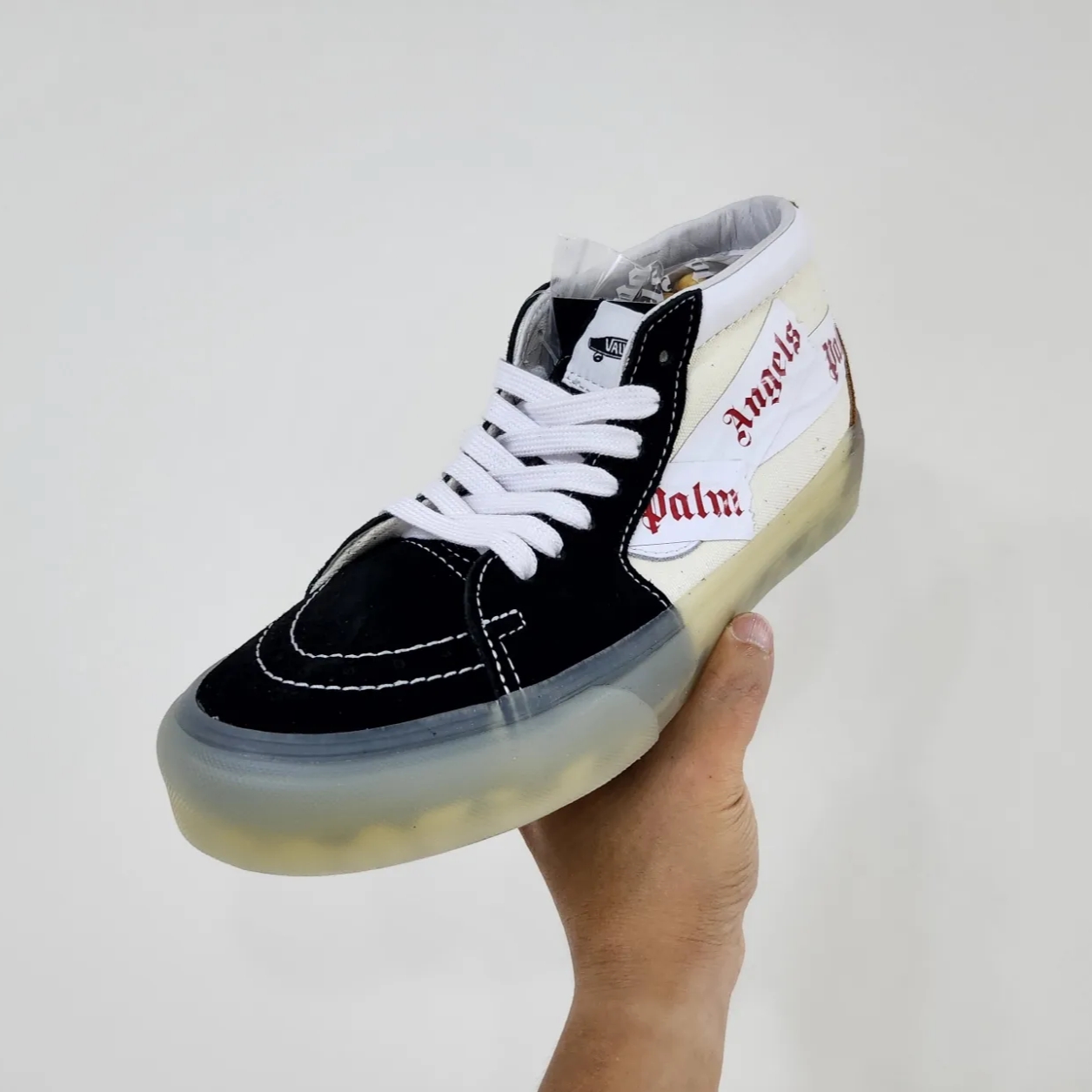 Vans Vault x Palm Angels Sk8-Mid VLT LX Black 착용 스타일 - 1