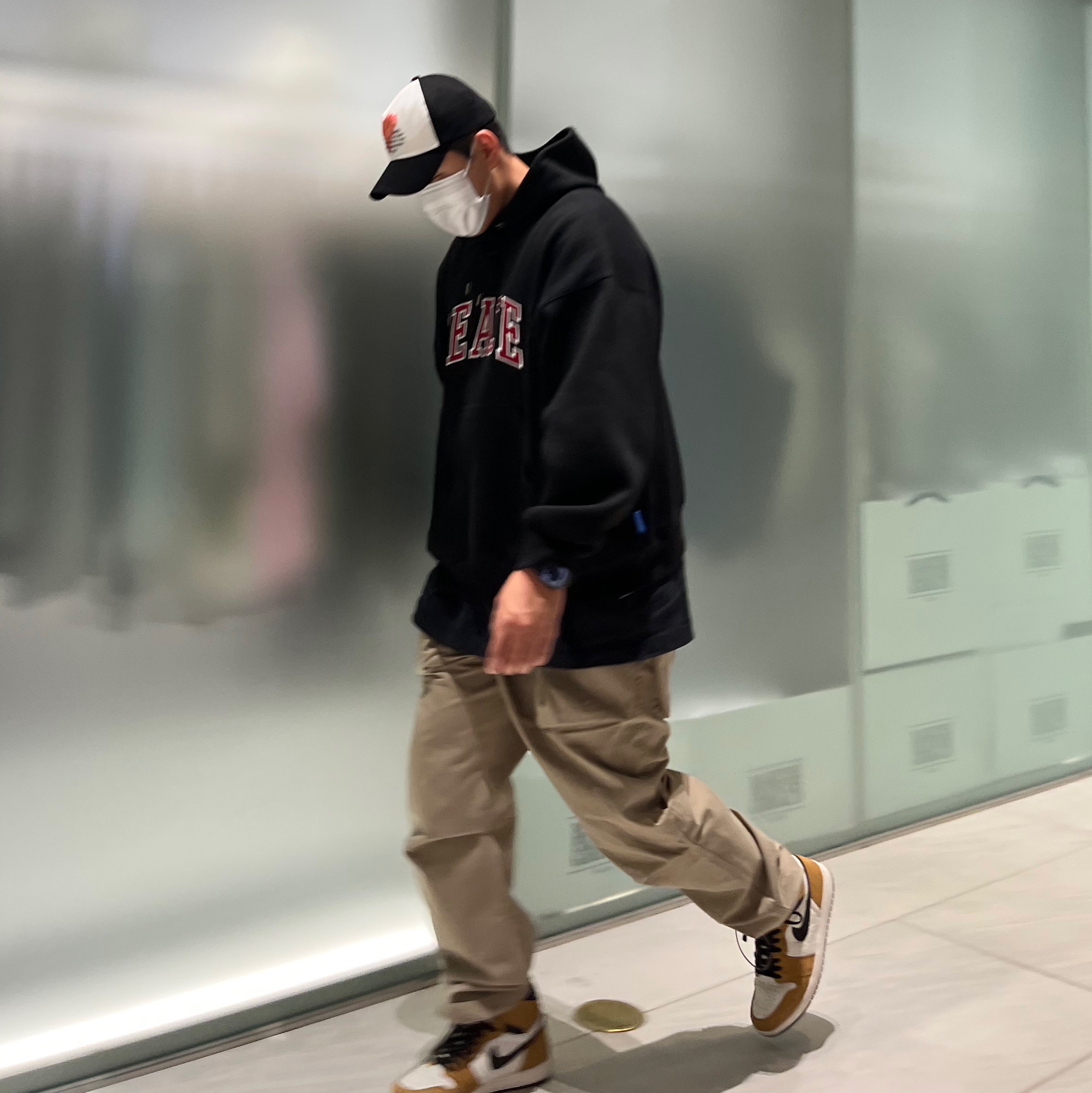 Jordan 1 Retro High Rookie of the Year, Supreme x The North Face Trekking Convertible Backpack + Waist Bag Stone - 22SS 착용 스타일 - 3
