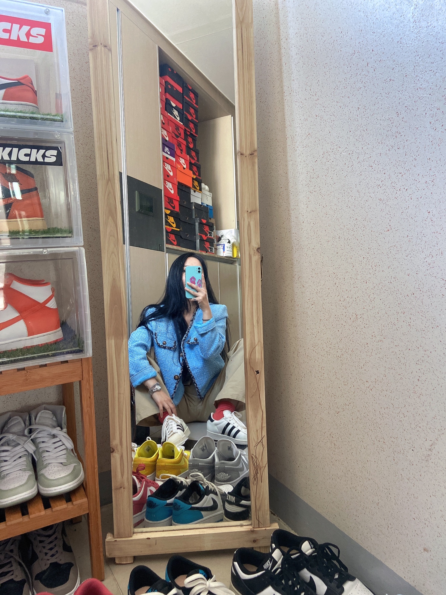 Adidas x Andre Saraiva Superstar Cream White Core Black, Celine Ava Bag in Triomphe Canvas and Calfskin Tan 착용 스타일 - 3