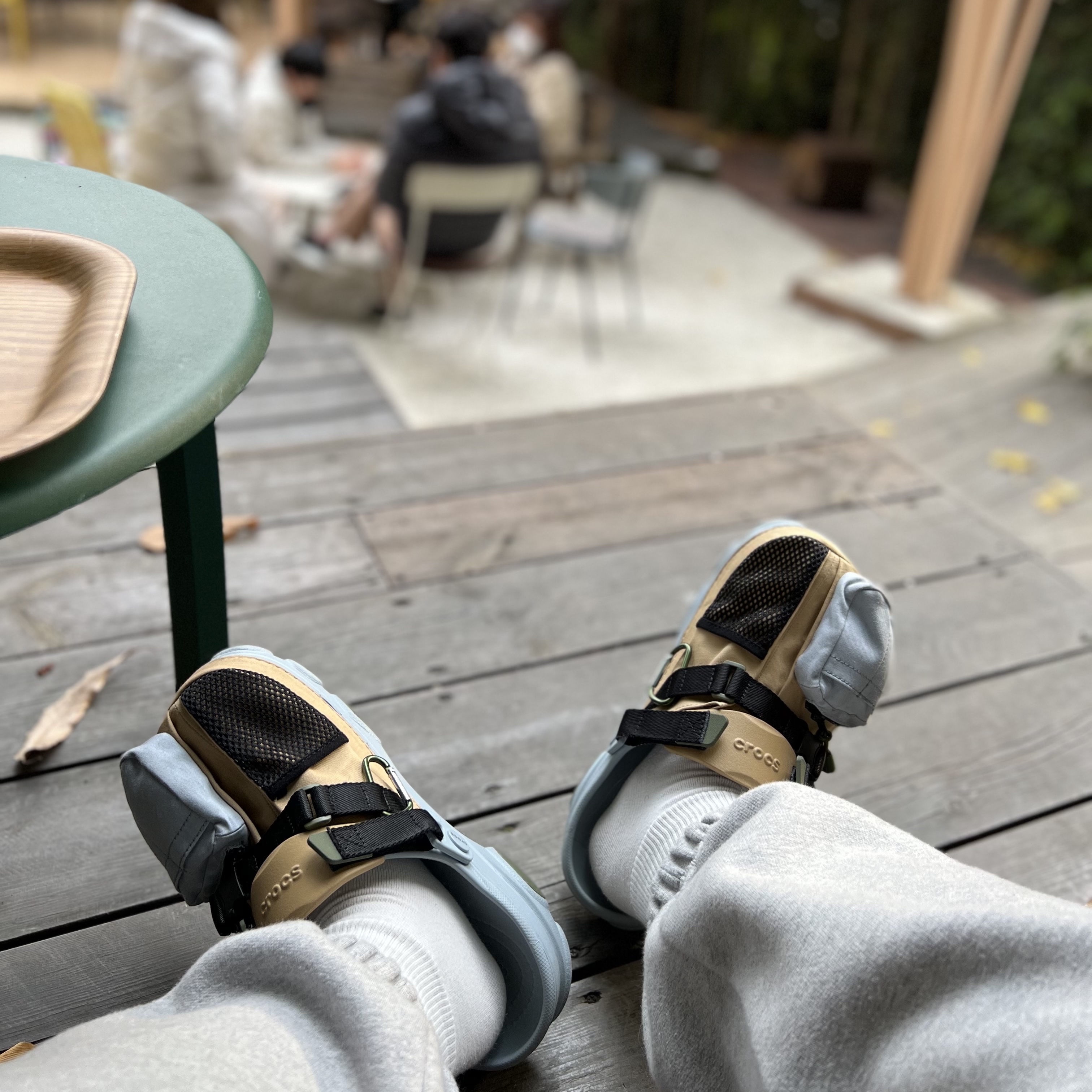 Crocs x Beams Classic All Terrain Mountain Parka Clog Beige, C.P. Company Goggle Back Logo Cap Black - 21SS 착용 스타일 - 1