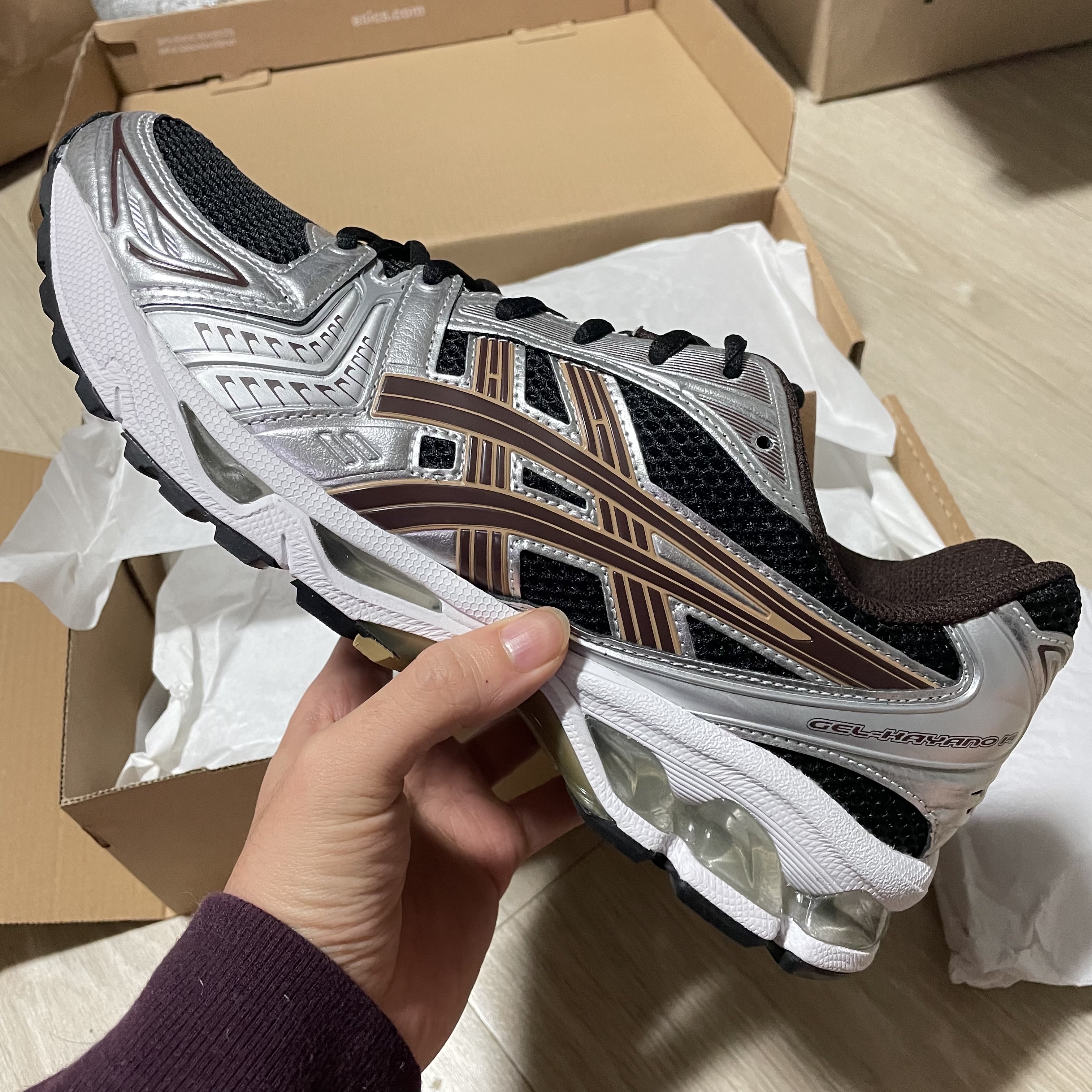 Asics Gel-Kayano 14 Black Coffee 착용 스타일