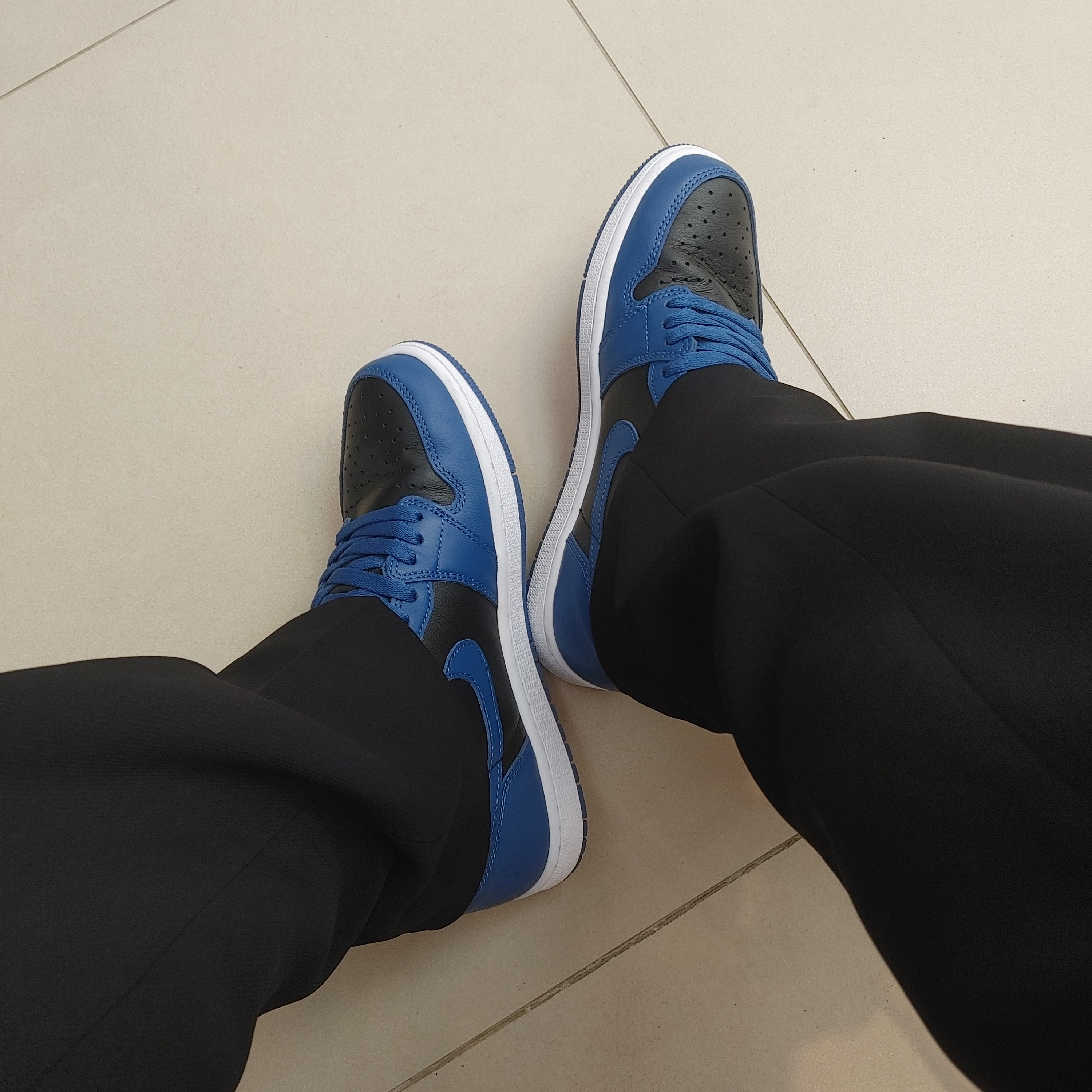 Jordan 1 Retro High OG Dark Marina Blue 착용 스타일 - 1