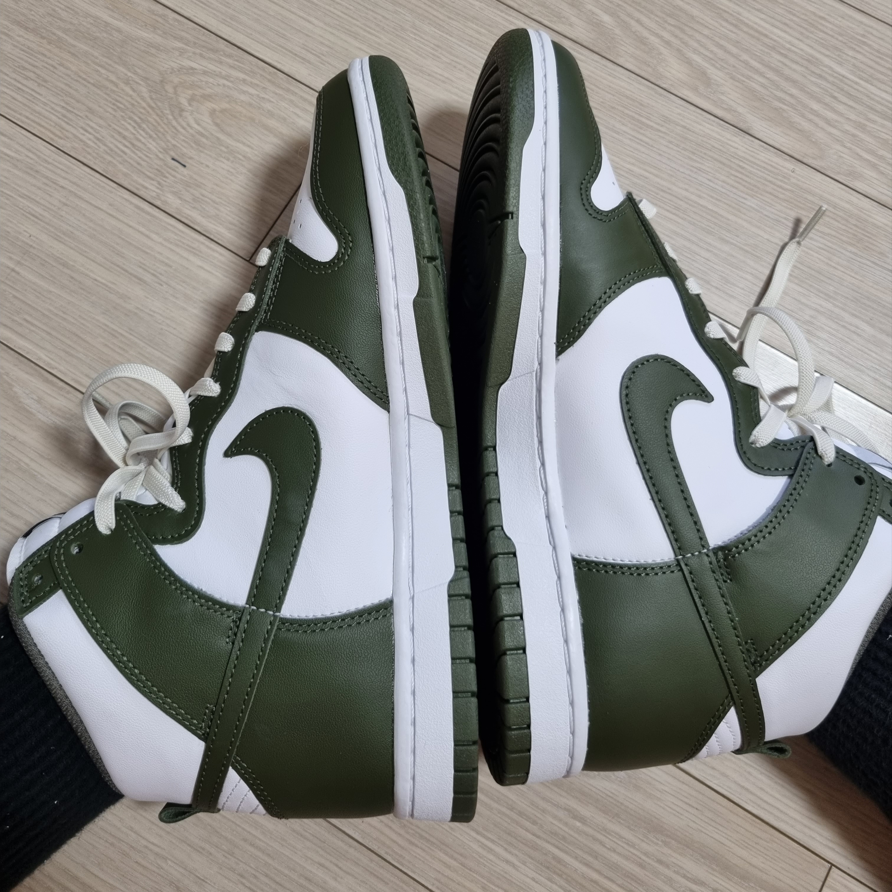Nike Dunk High Retro Championship Khaki 착용 스타일 - 2