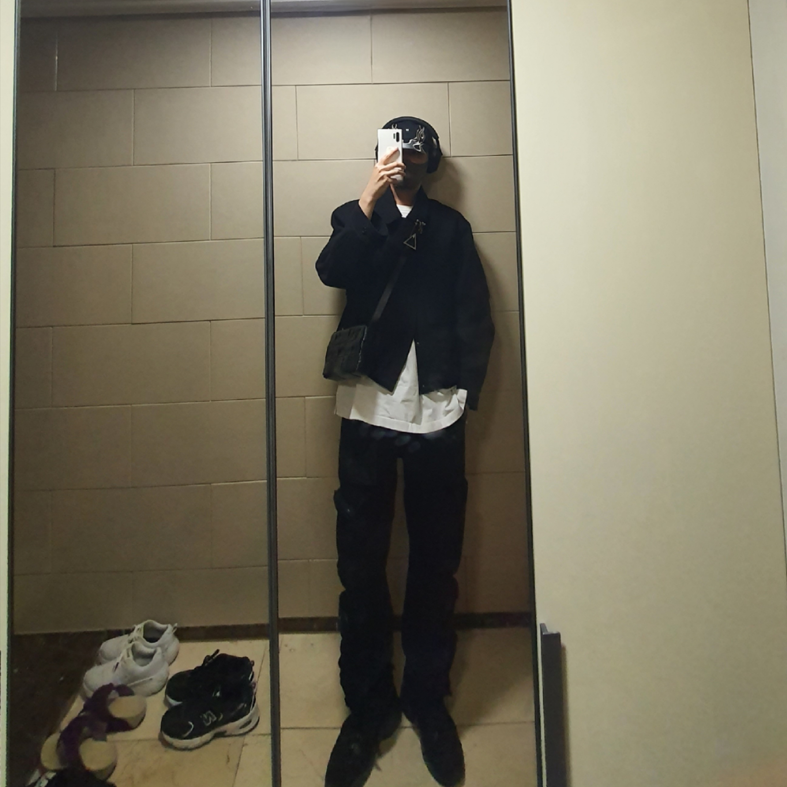 Yeezy Gap Engineered By Balenciaga Flame Cap Black 착용 스타일