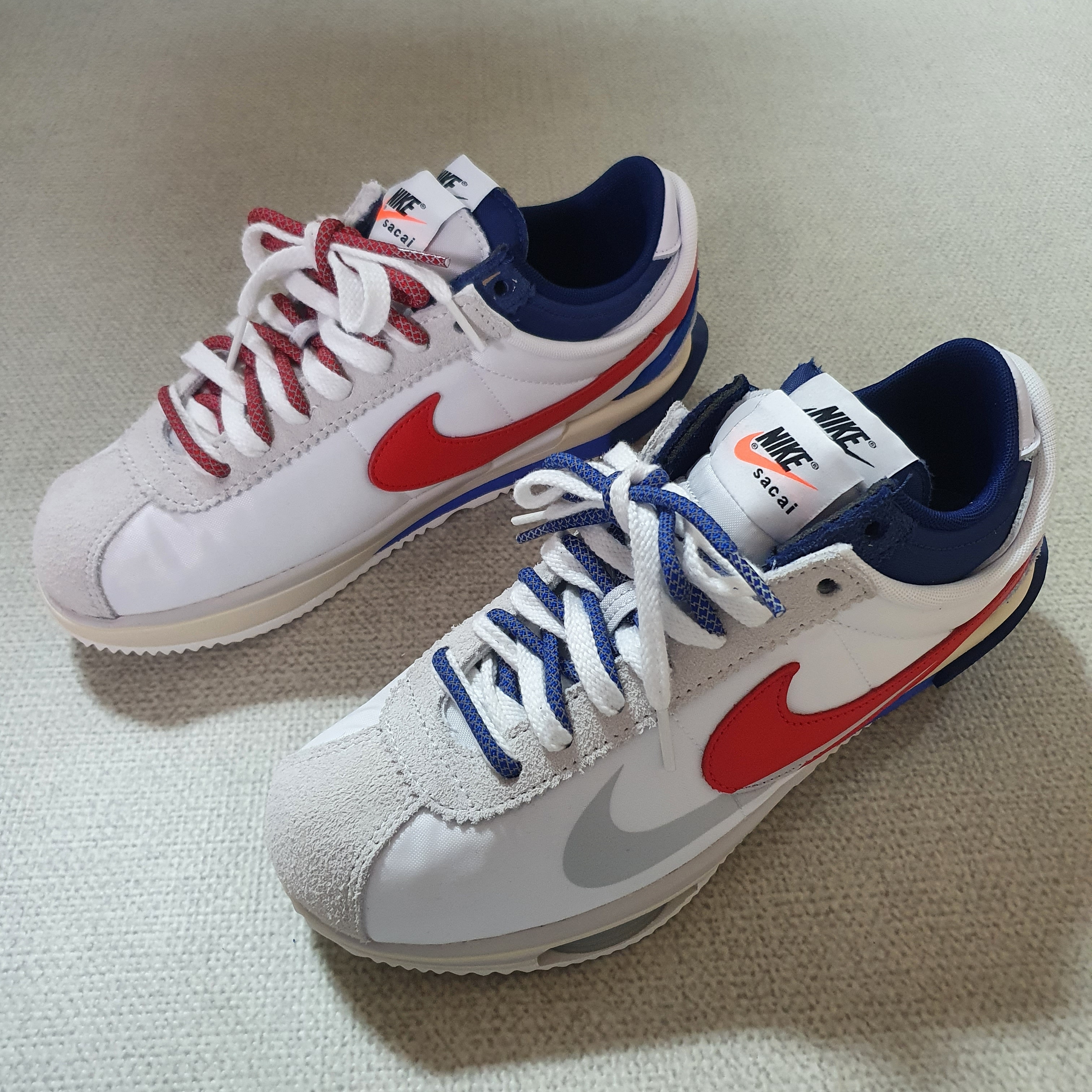 Nike x Sacai Zoom Cortez SP White and University Red 착용 스타일 - 1