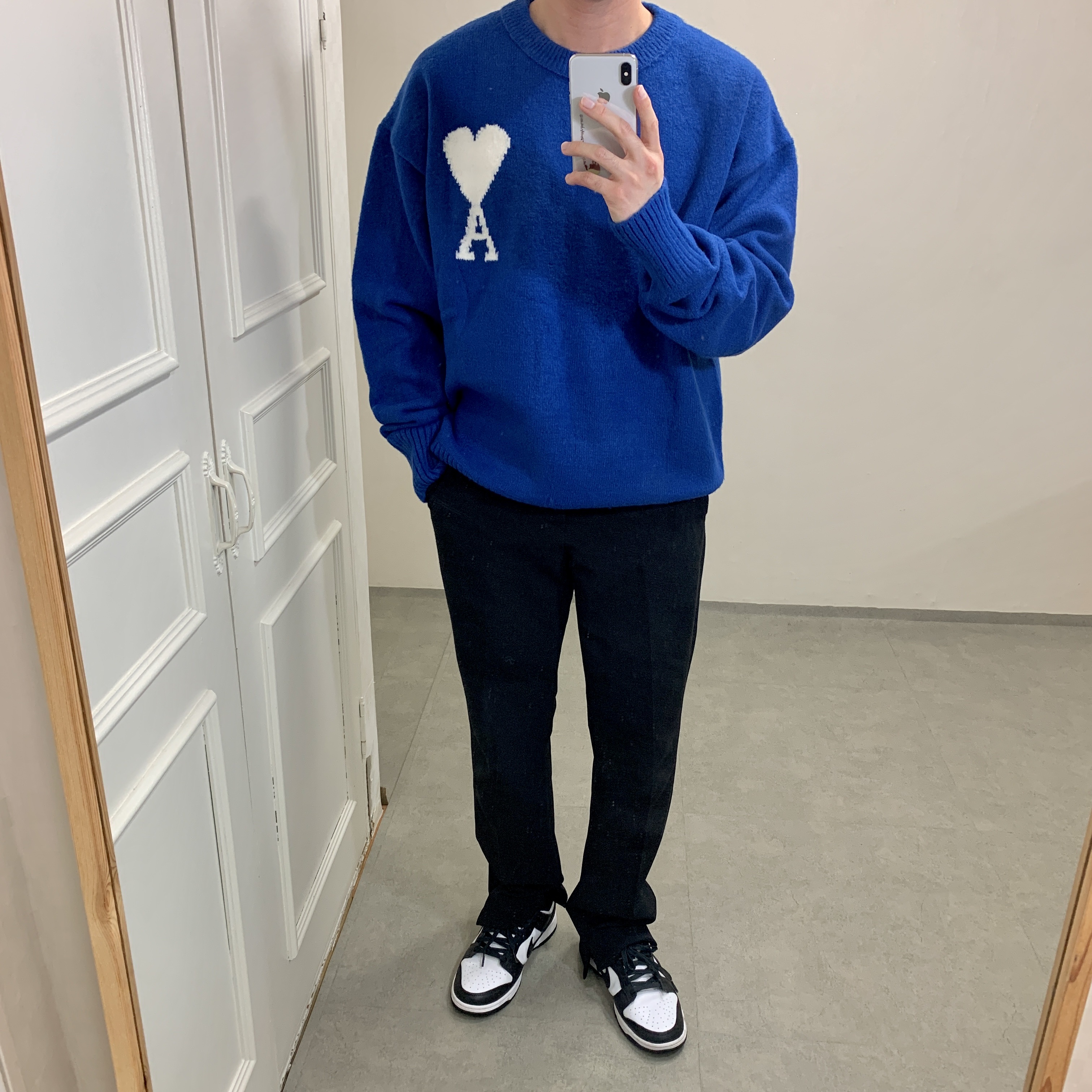 AMI de Coeur Oversize Intarsia Sweater Royal Blue - 21FW, Nike Dunk Low Retro Black 착용 스타일 - 2