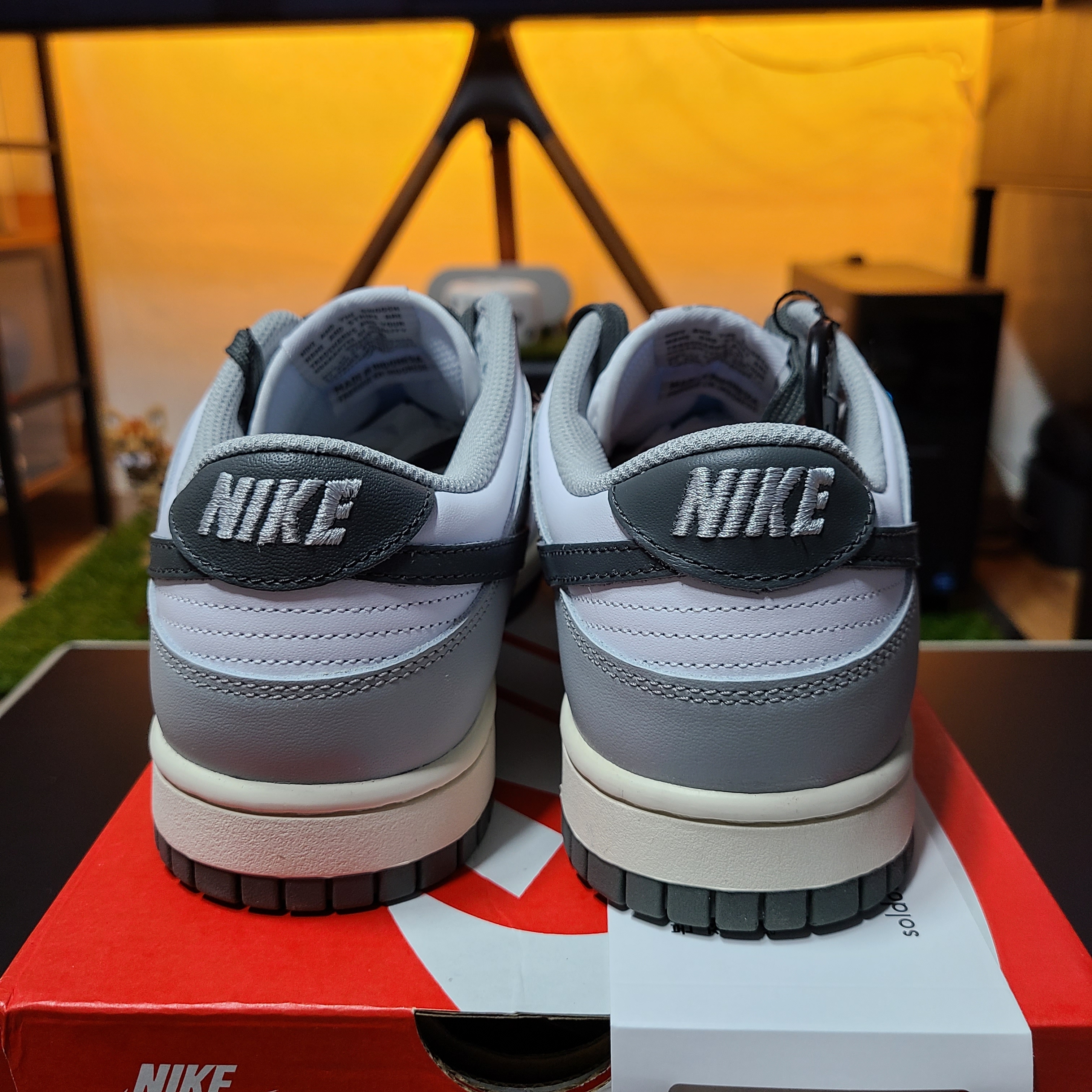(W) Nike Dunk Low Light Smoke Grey 착용 스타일 - 3