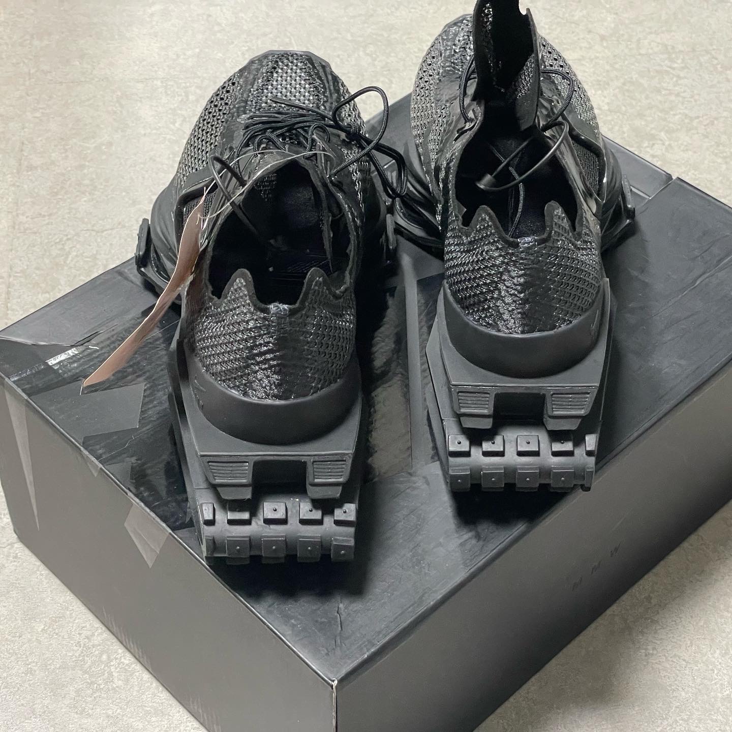 Nike x Matthew M Williams Zoom 004 Triple Black 착용 스타일 - 3