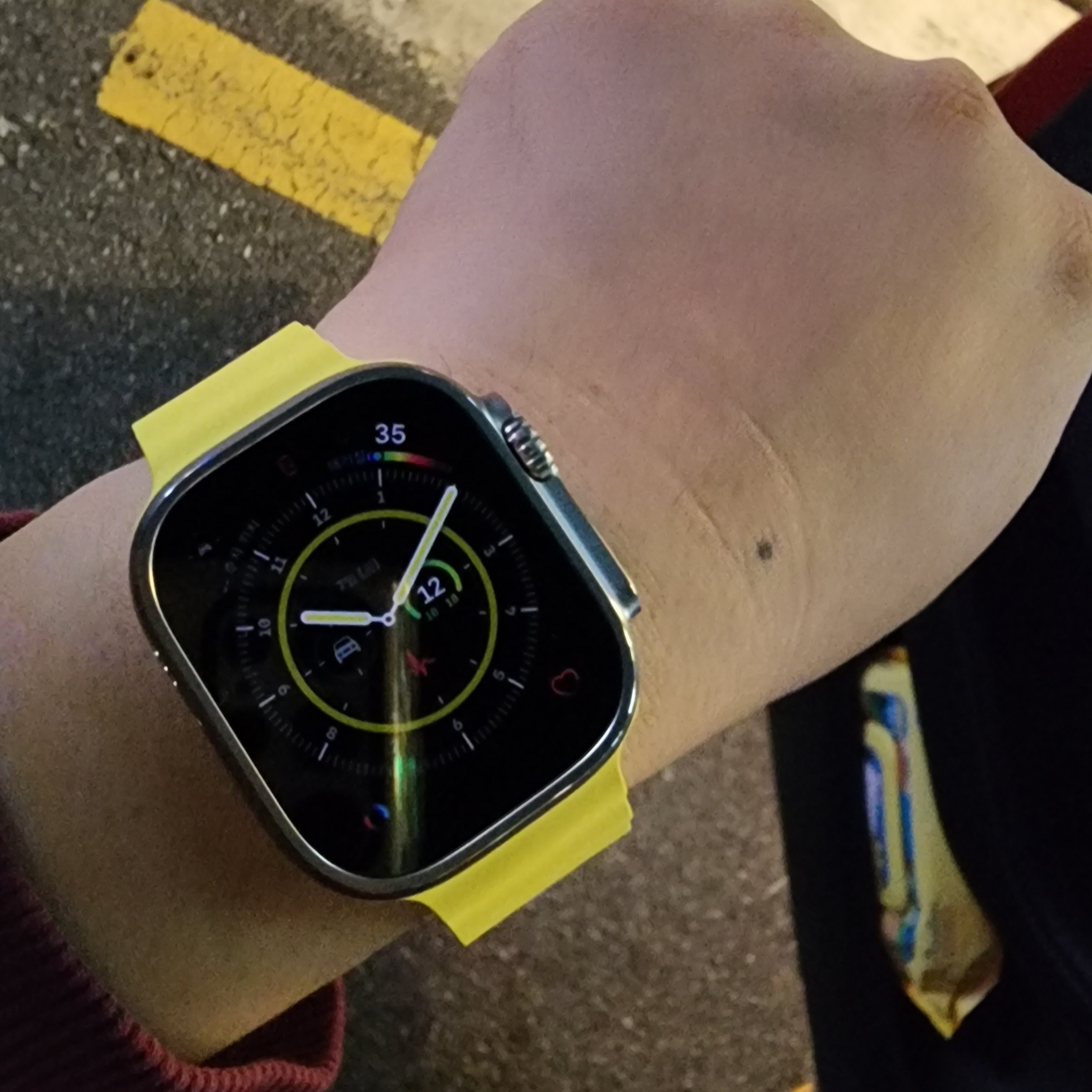 Apple iPhone 14 Pro Max 1TB Silver (Korean Ver.), Apple Watch Ultra 49mm Titanium Case with Ocean Band Yellow (Korean Ver.) 착용 스타일 - 1